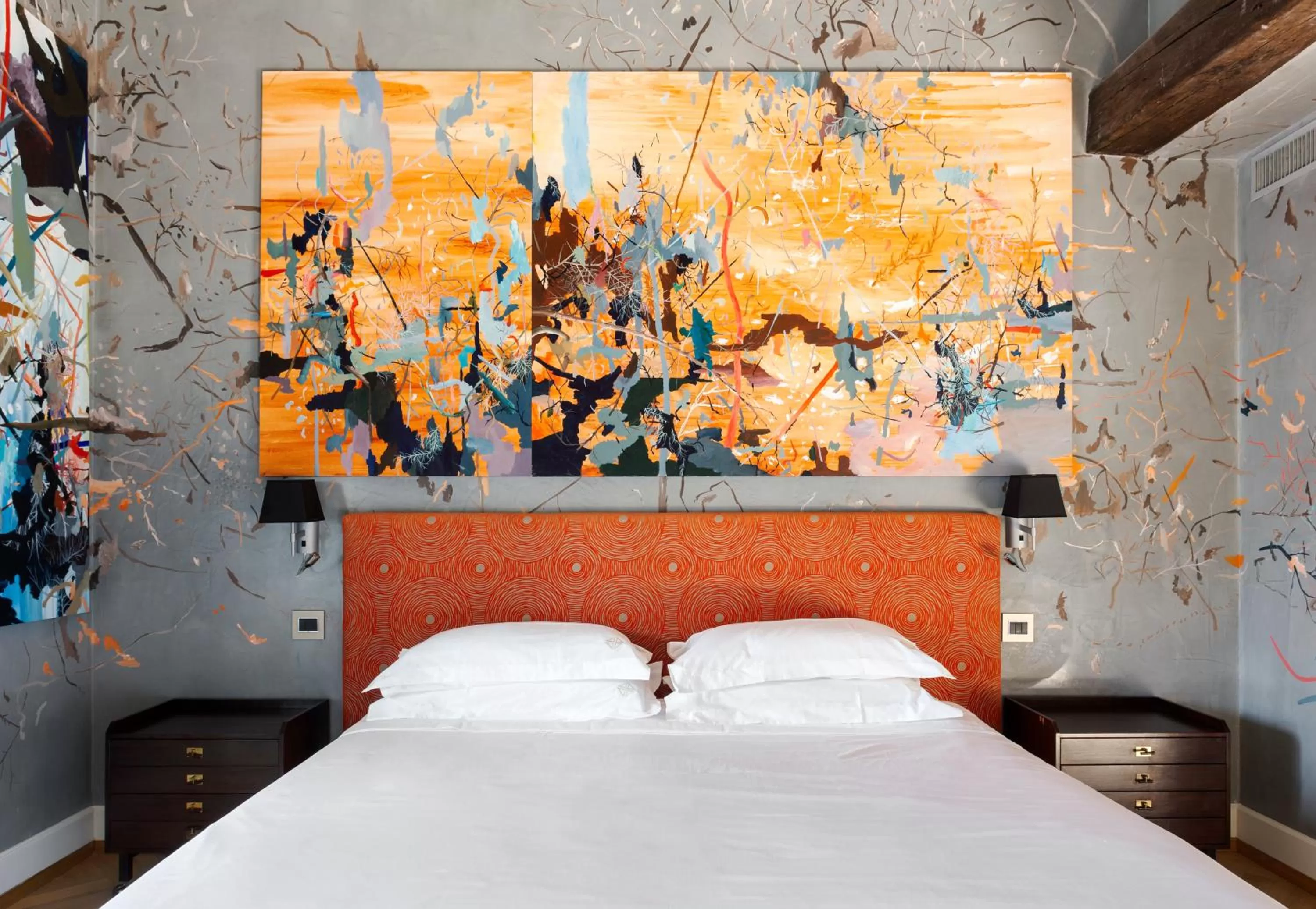 Decorative detail, Bed in Galleria Vik Milano - Townhouse Galleria - Small Luxury Hotels of the World