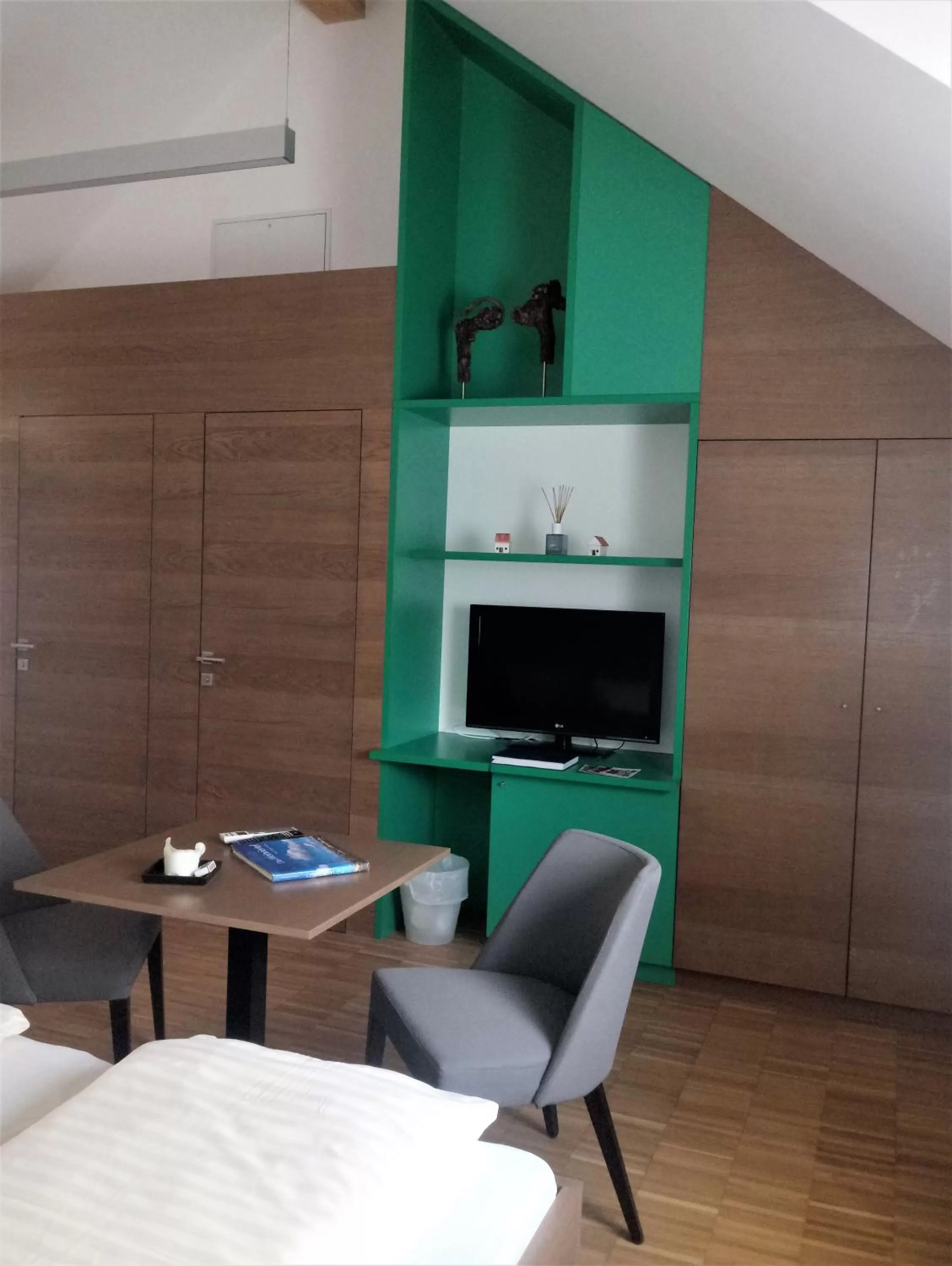 Seating area, Kitchen/Kitchenette in Hotel Eisenhuthaus