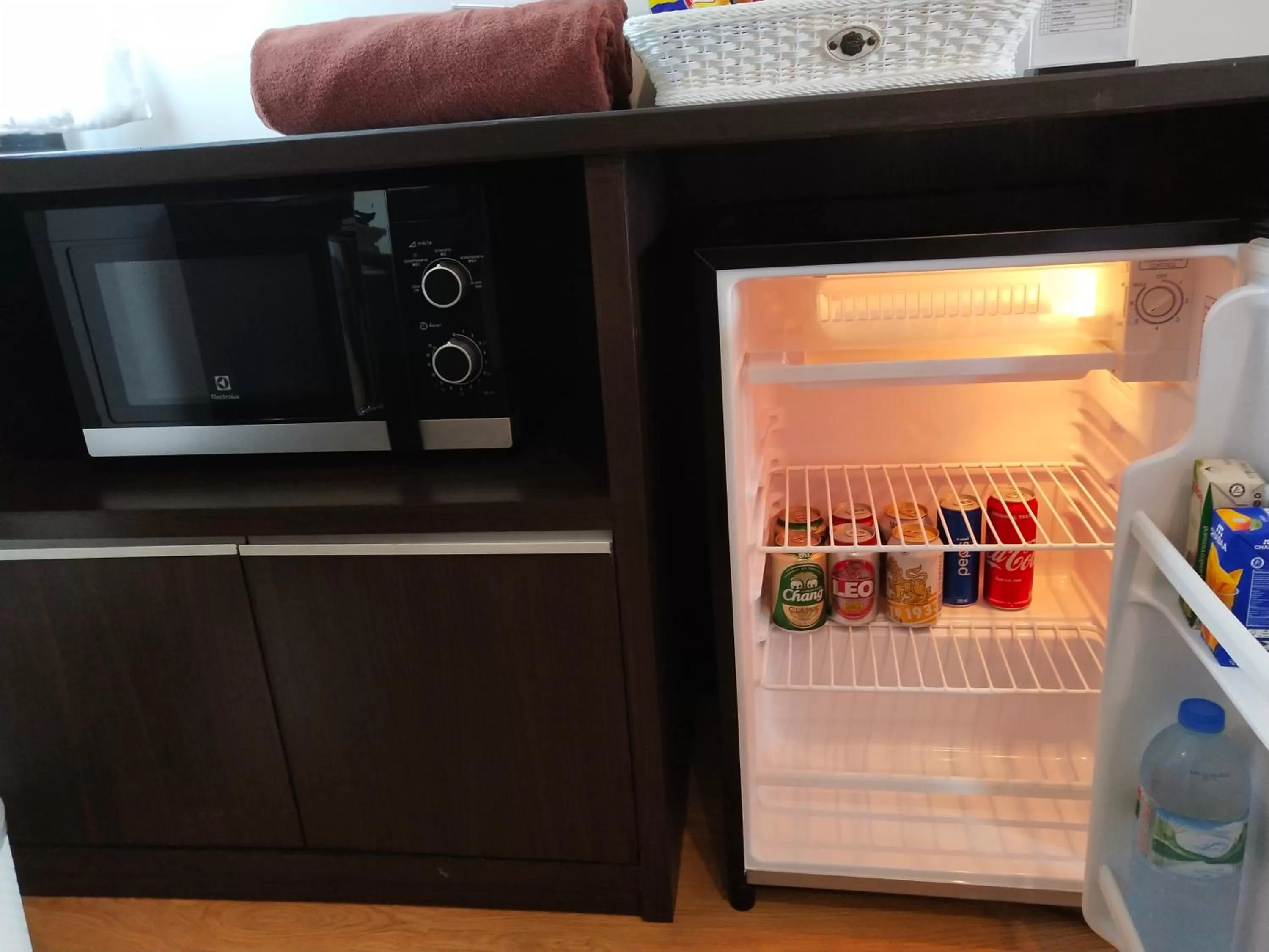 microwave in Hotel De Wualai