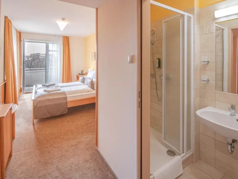 Bathroom in Szent János Hotel