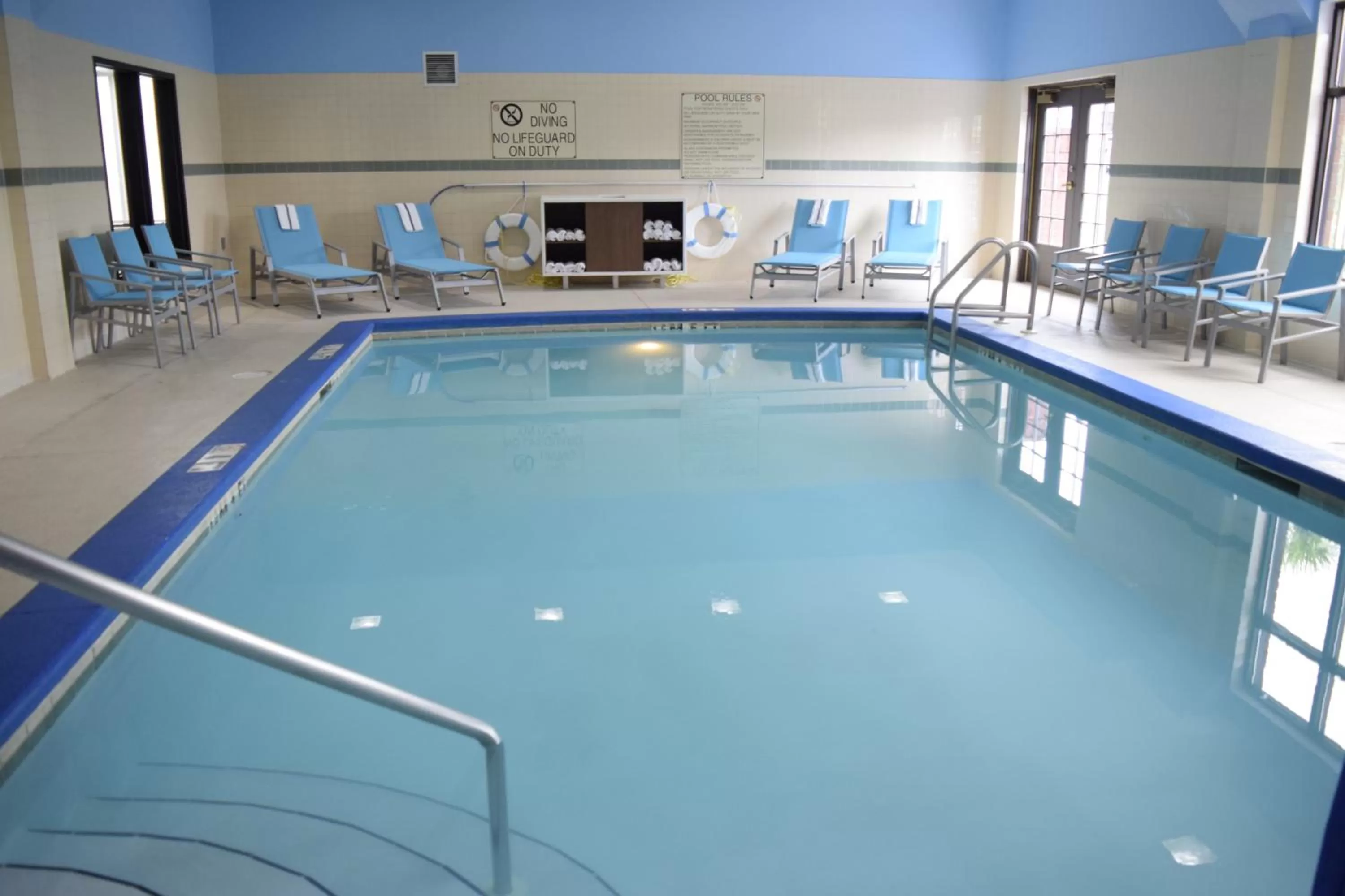 Swimming pool in Holiday Inn Express & Suites Pensacola West I-10 by IHG
