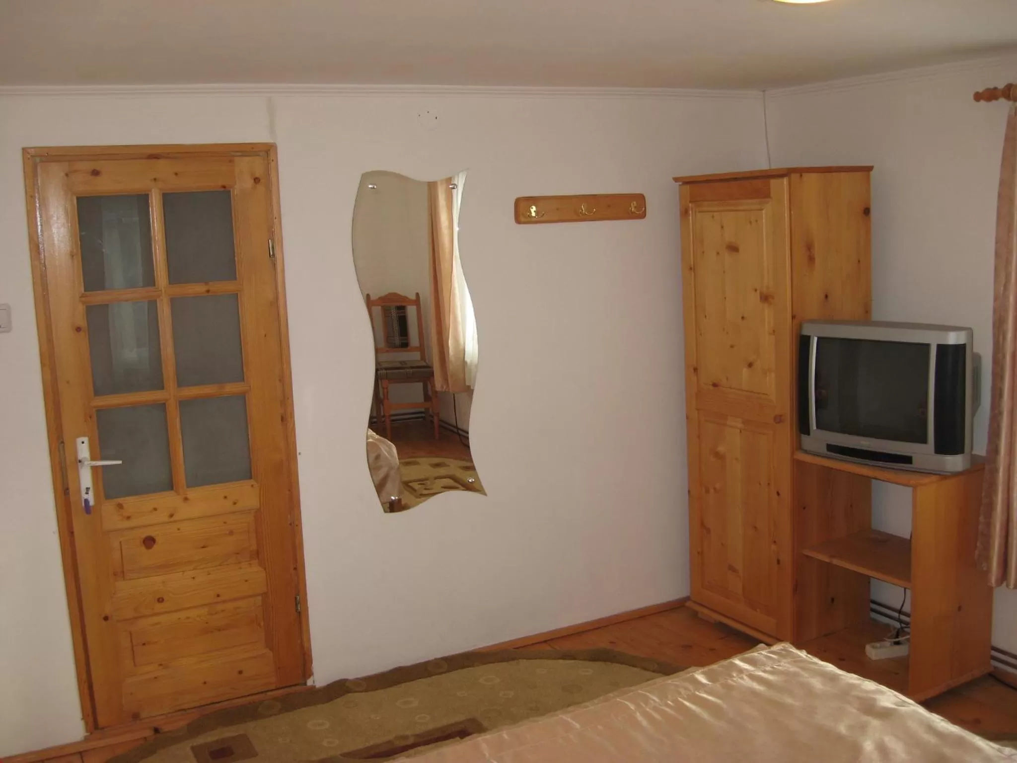 TV/Entertainment Center in Pensiunea Luminita