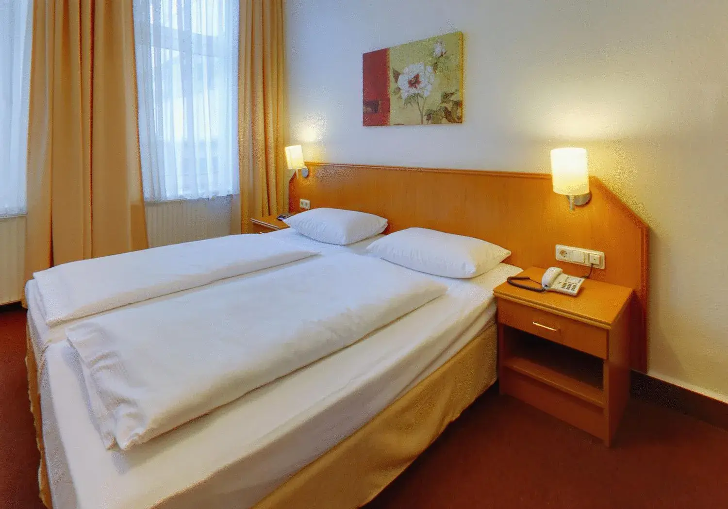 Double Room (1 Adult) in Hotel Residence am Hauptbahnhof Double Room (1 Adult) in Hotel Residence am Hauptbahnhof