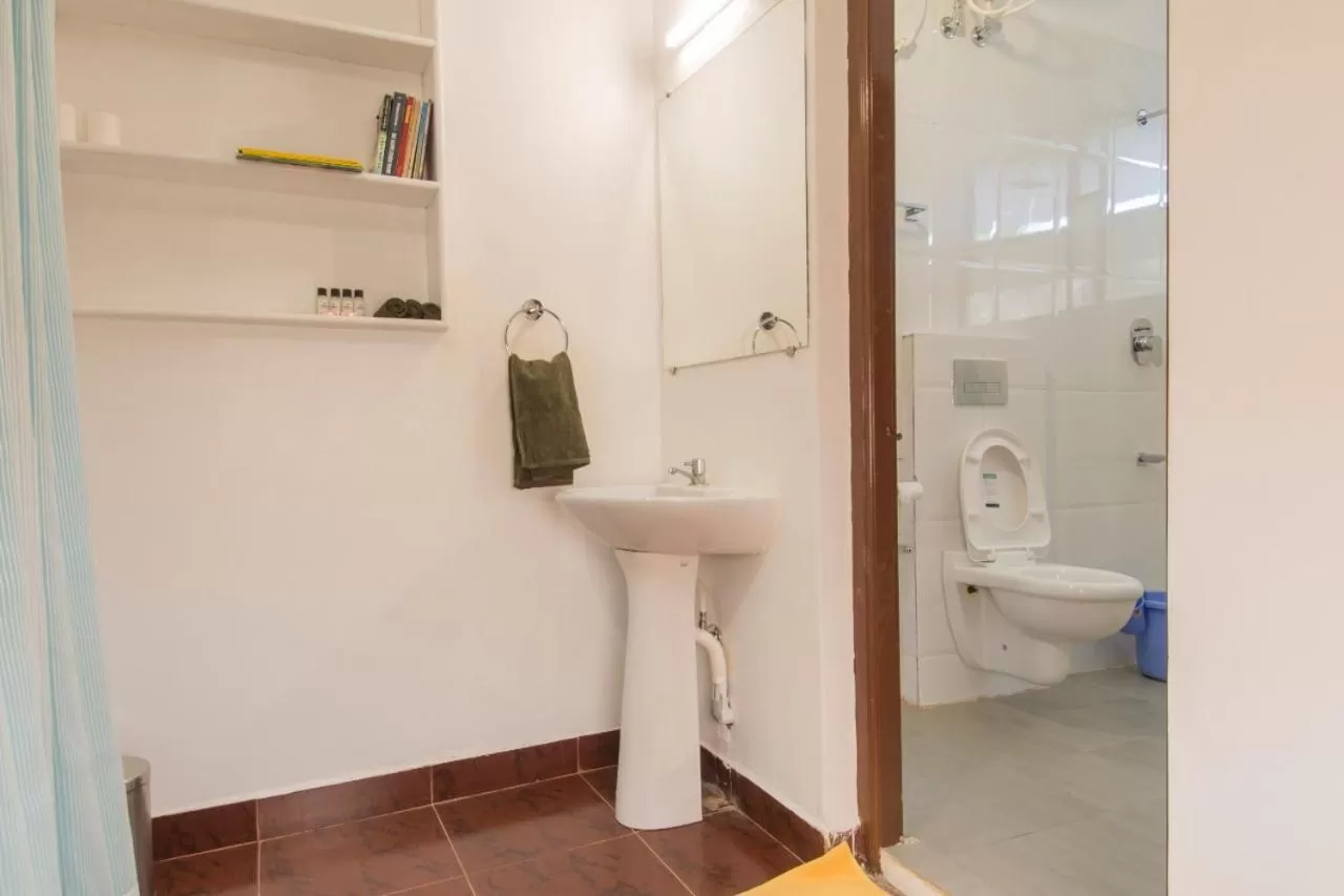 Toilet, Bathroom in Red Earth - Gokarna