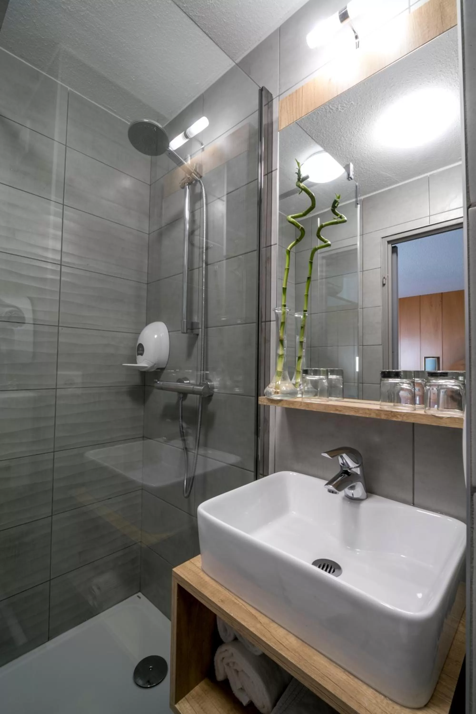 Bathroom in Ostal Pau Universite - Sure Hotel Collection by Best Western