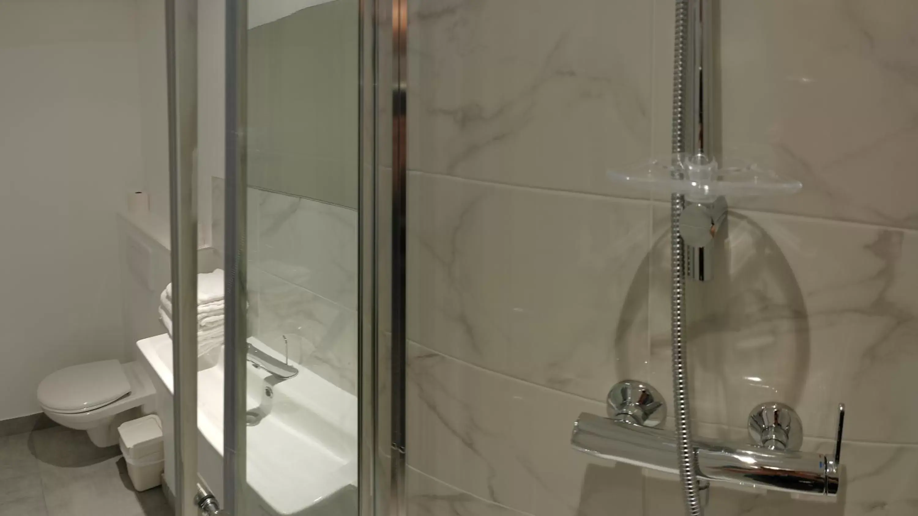 Double Room (1 Adult) in Fasthotel Well Inn Mâcon sud - un hôtel FH Confort Double Room (1 Adult) in Fasthotel Well Inn Mâcon sud - un hôtel FH Confort