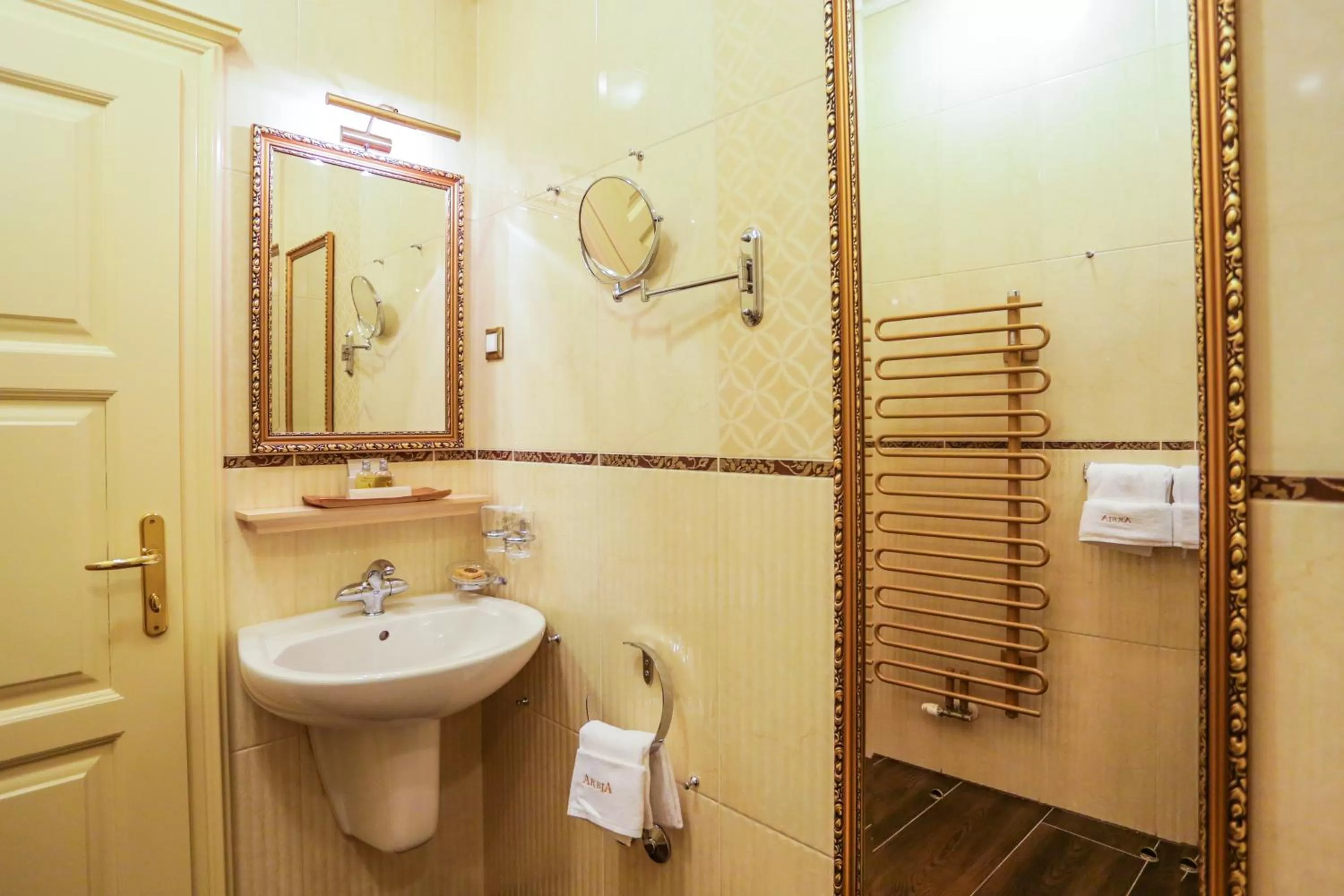 Bathroom in Arbia Dorka Heritage Palace