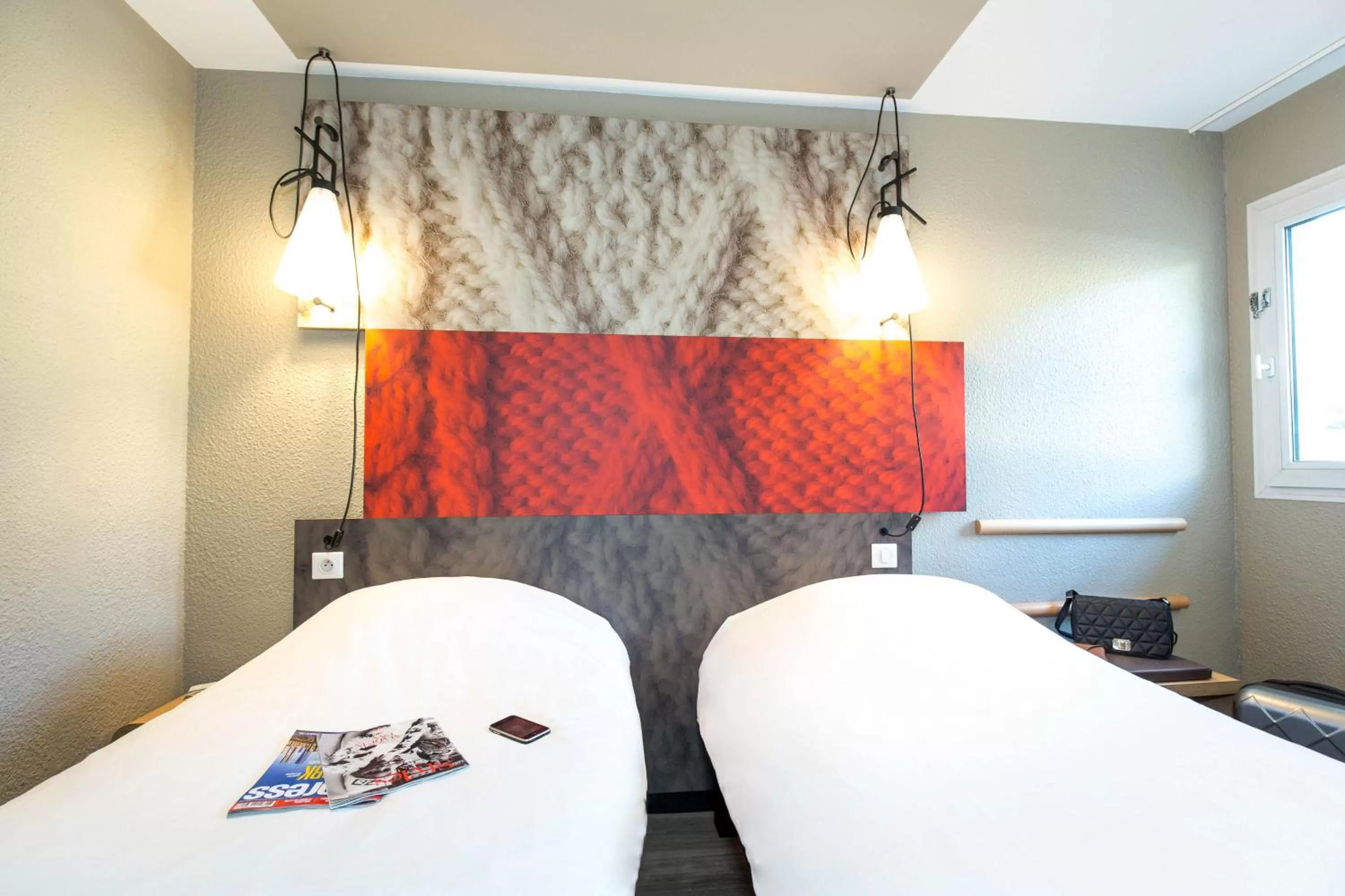 Bed in ibis Marseille Timone