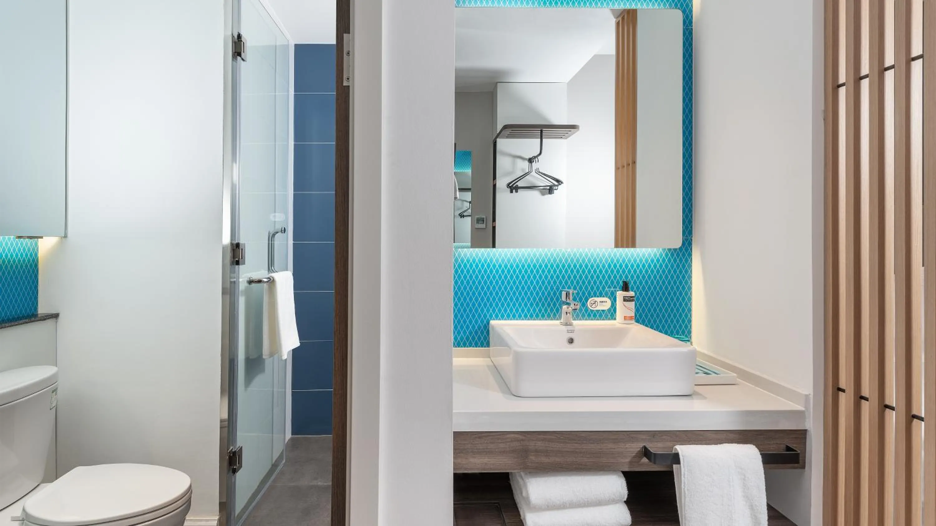 Toilet in Holiday Inn Express Kunming Panlong by IHG