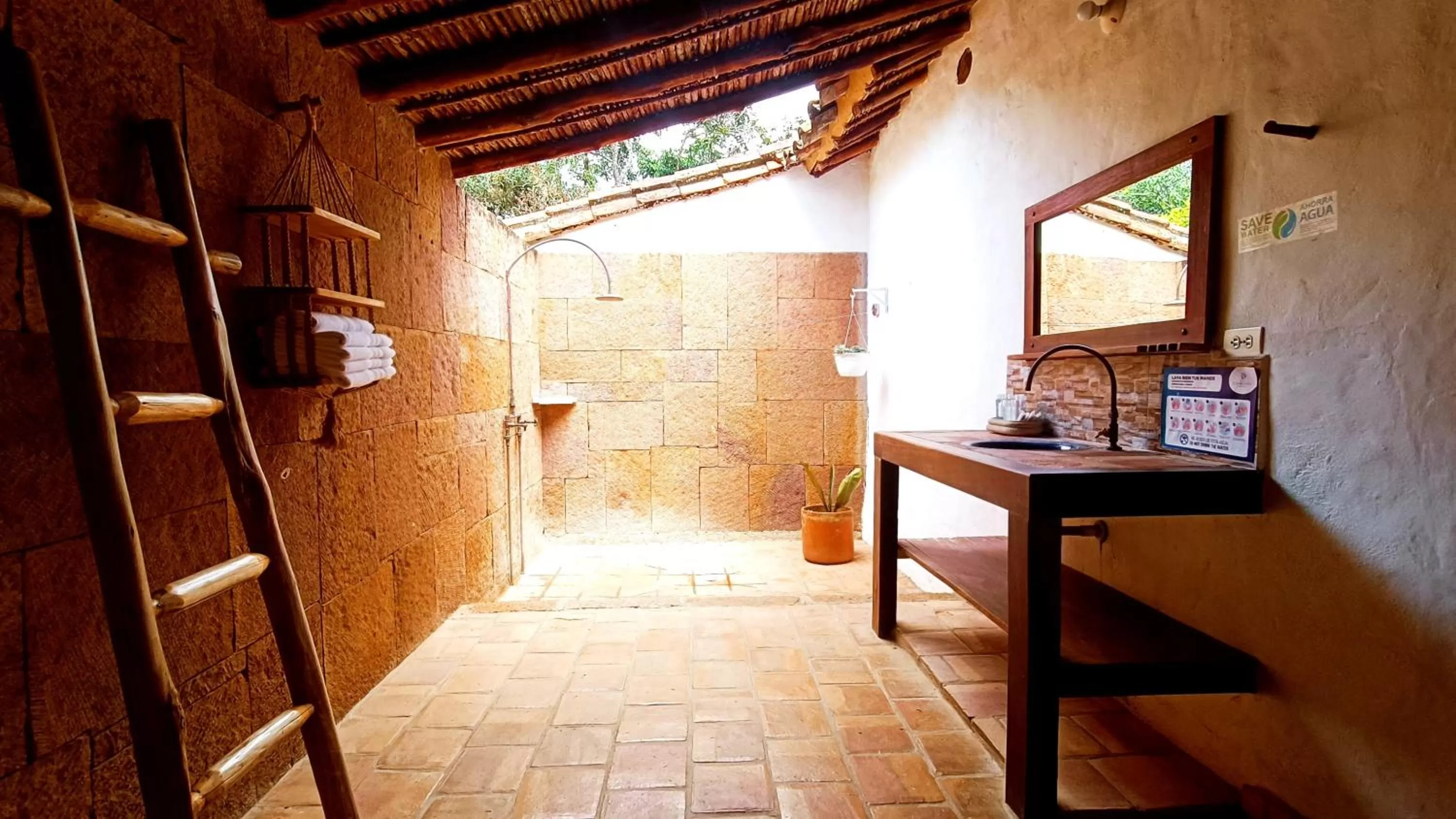 Bathroom, Kitchen/Kitchenette in Hotel Buenosaires Barichara