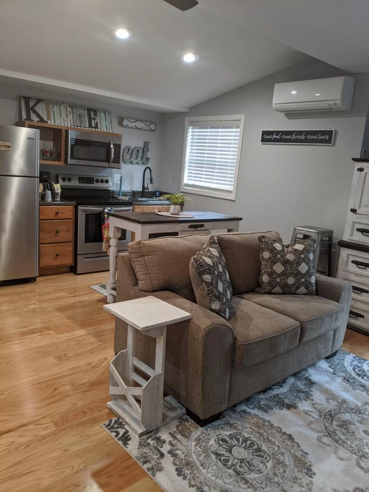 Living room in Heidi Motel - Helen