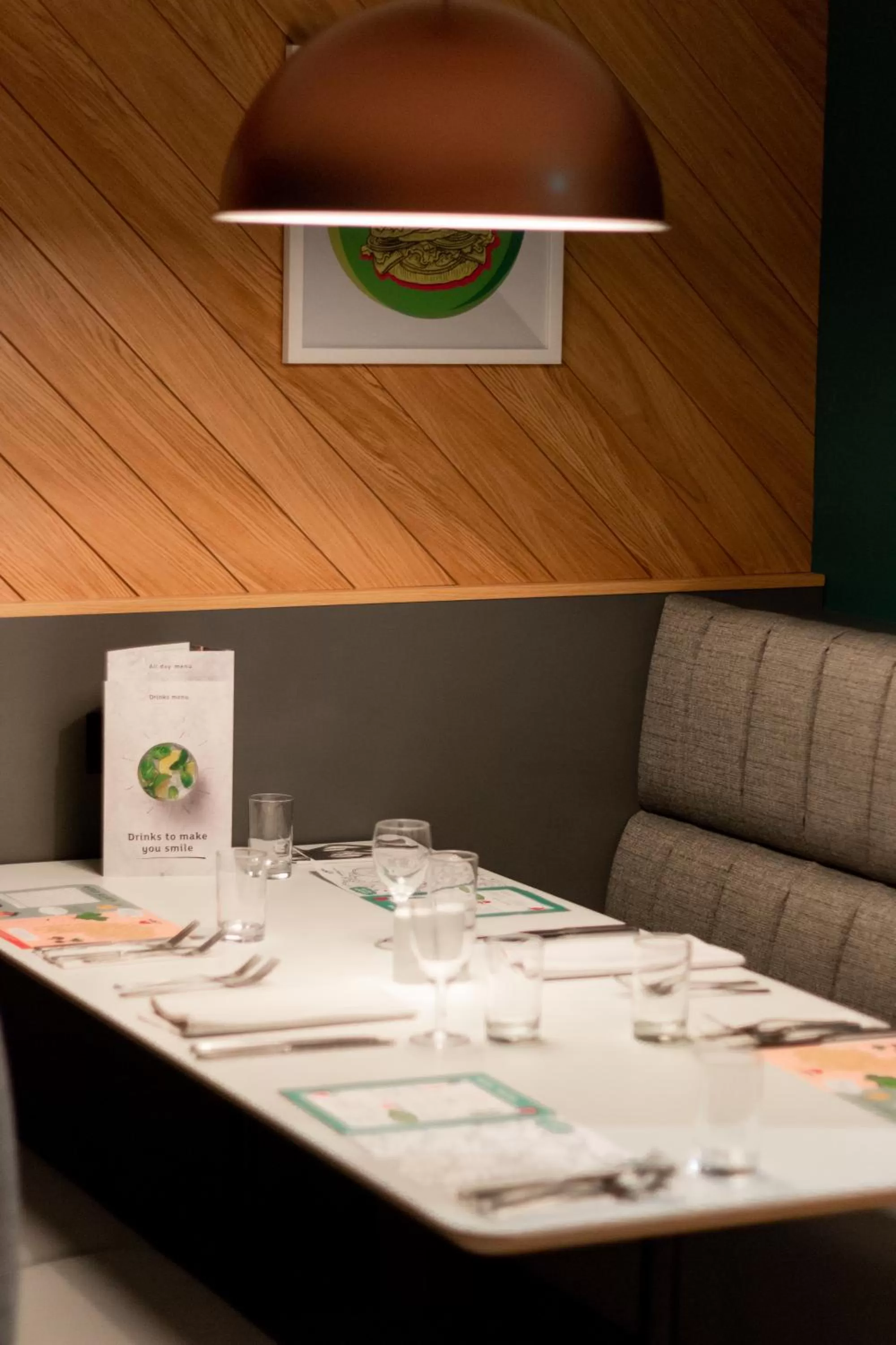 Restaurant/places to eat in Holiday Inn Newport by IHG