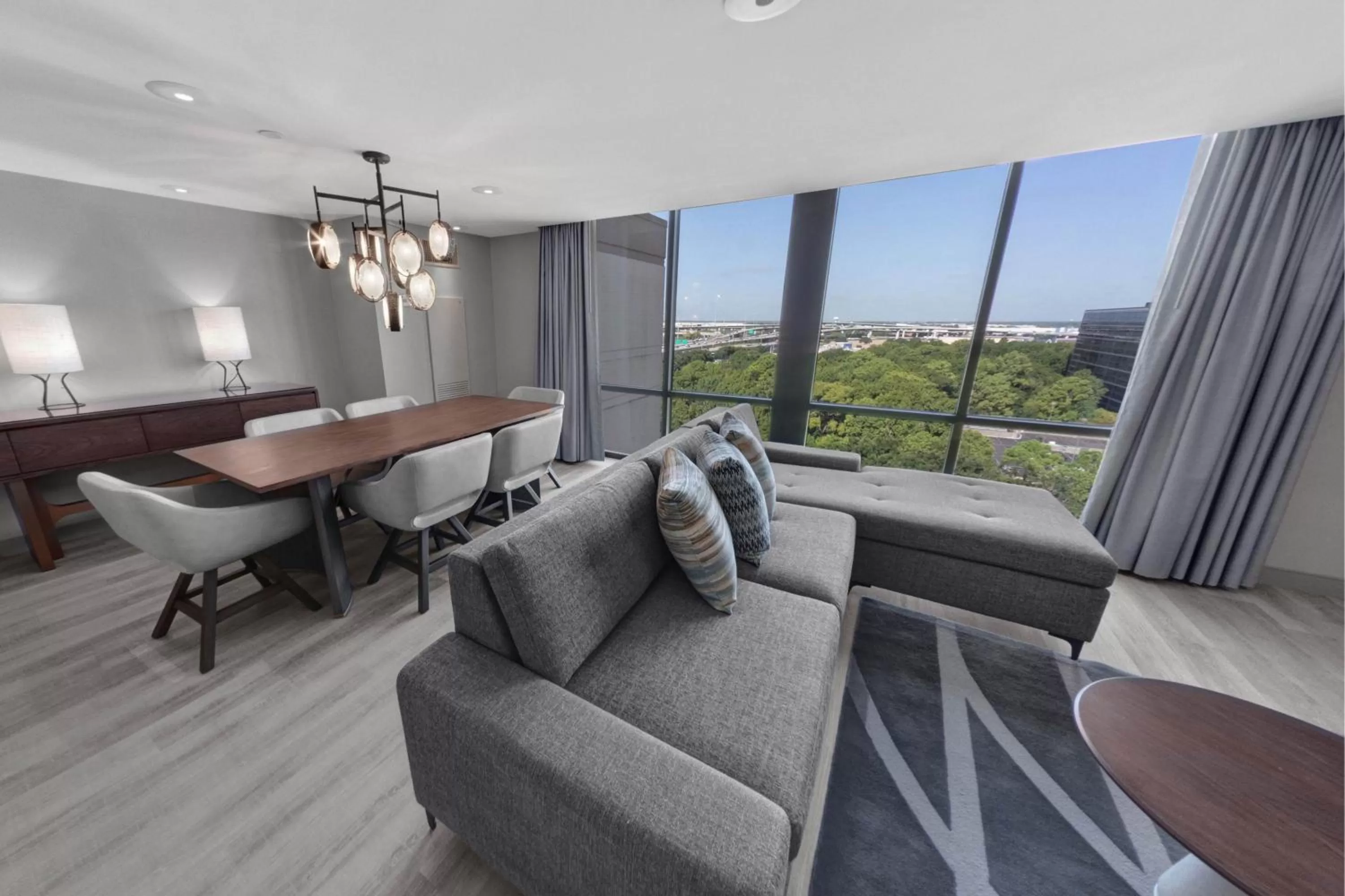 Living room in Houston Marriott North
