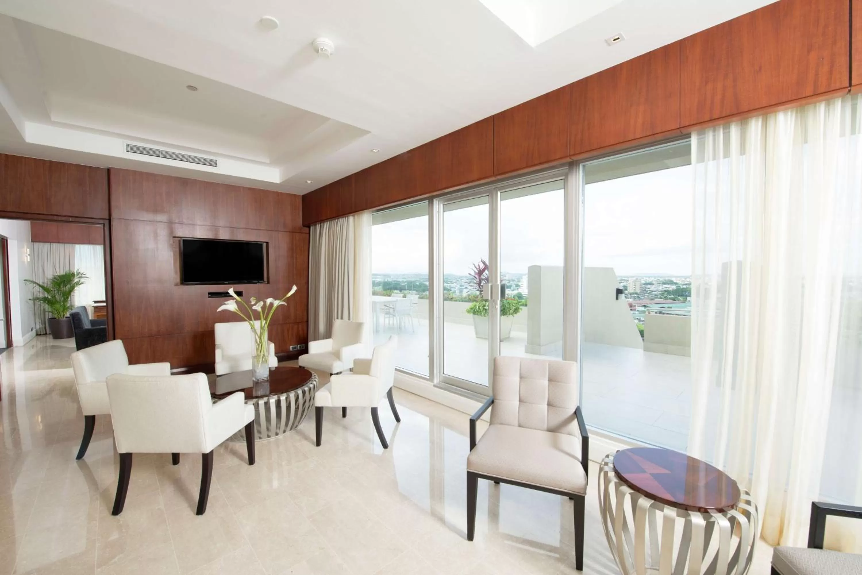 Living room in Hilton Colon Guayaquil Hotel