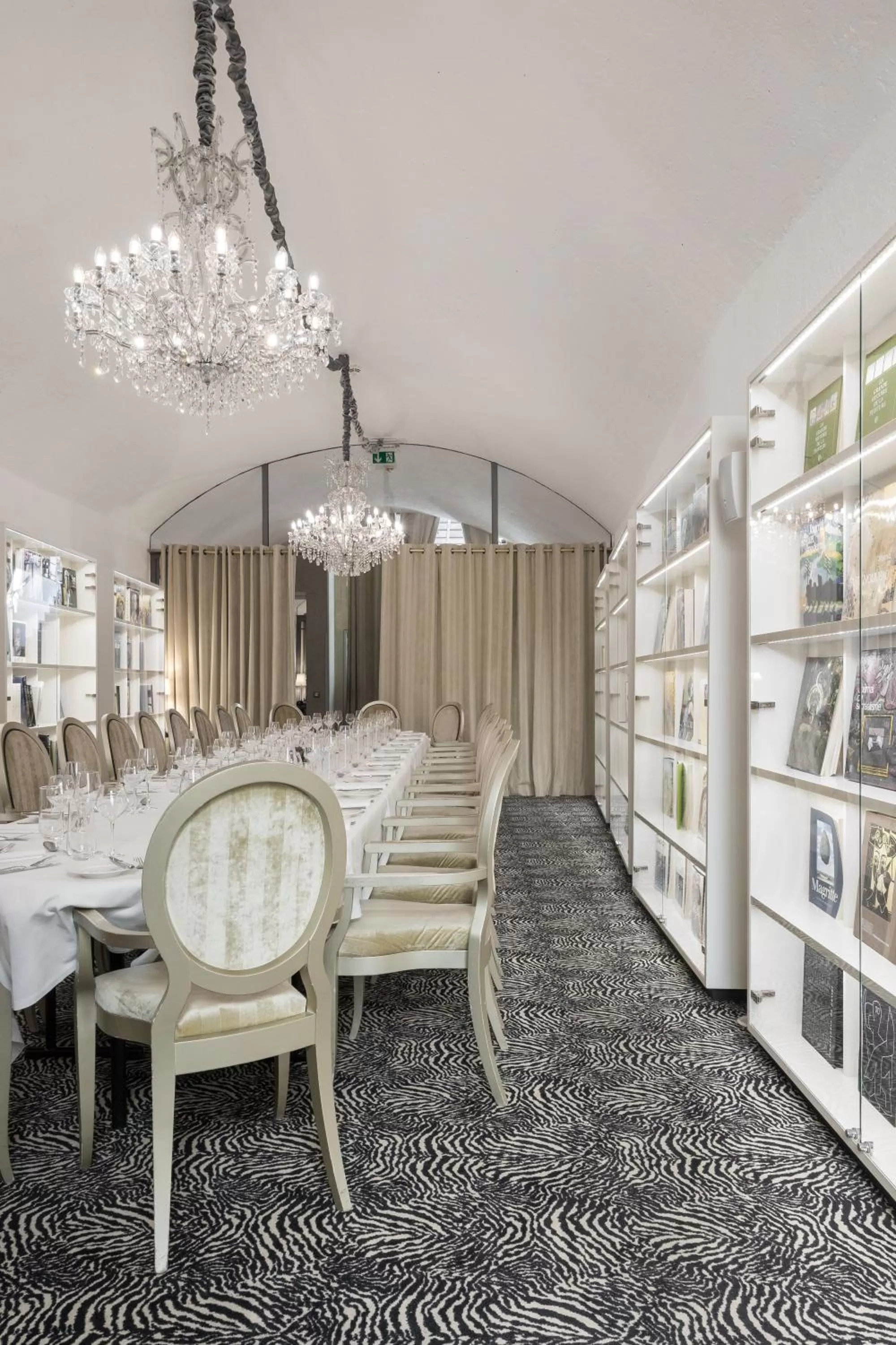 Banquet/Function facilities in Hotel Le Place d'Armes - Relais & Châteaux