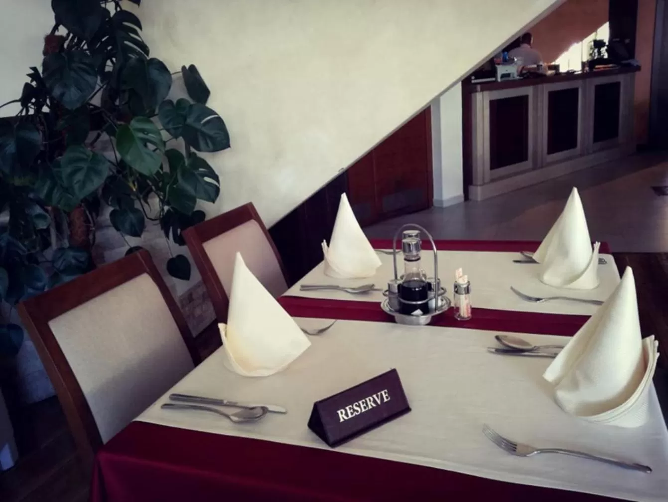 Food and drinks, Restaurant/Places to Eat in Hotel Trebjesa