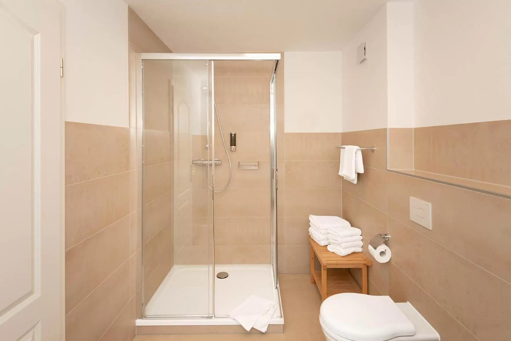 Shower in Villa Antonia