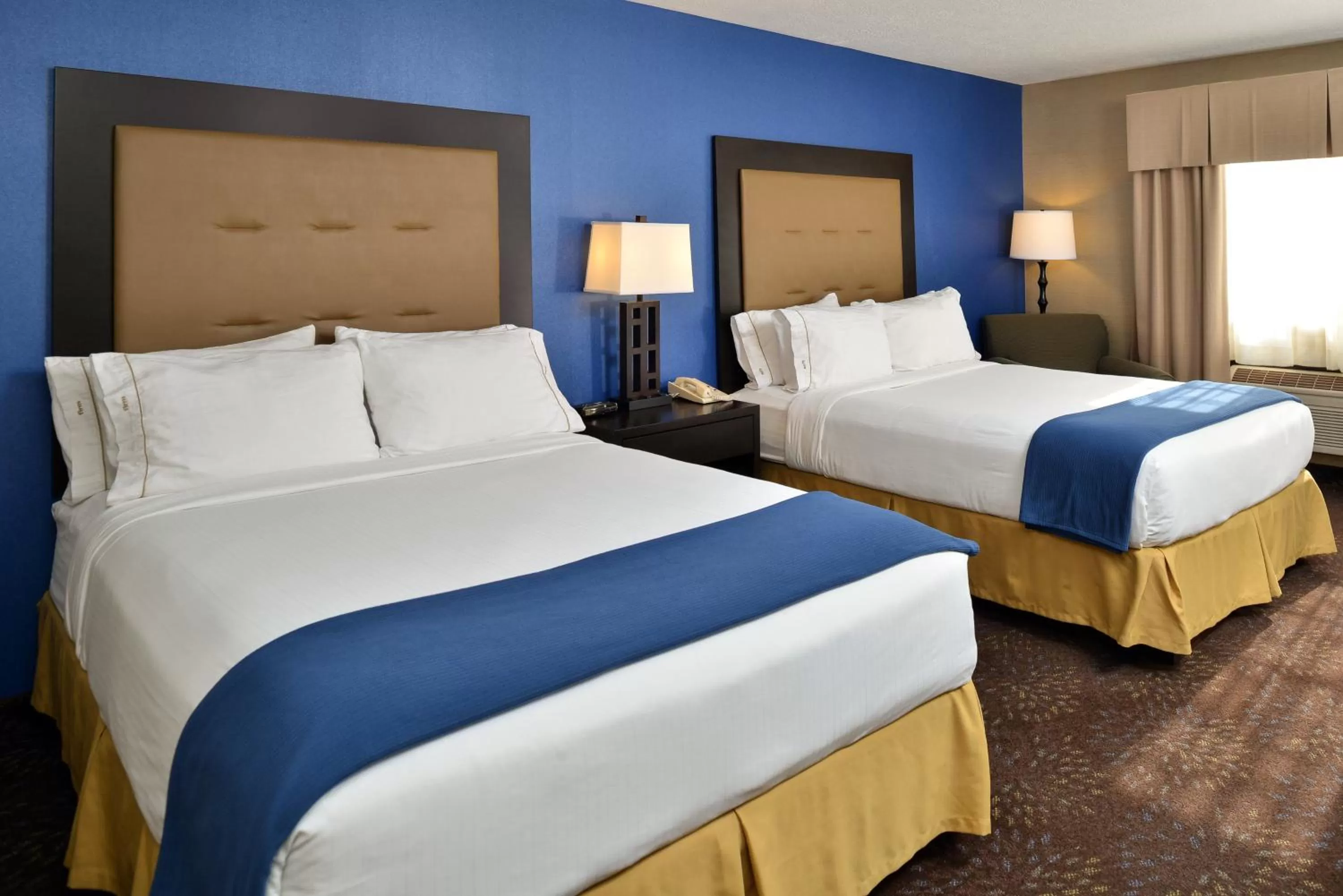 Photo of the whole room, Bed in Holiday Inn Express Hotel & Suites Charlotte by IHG