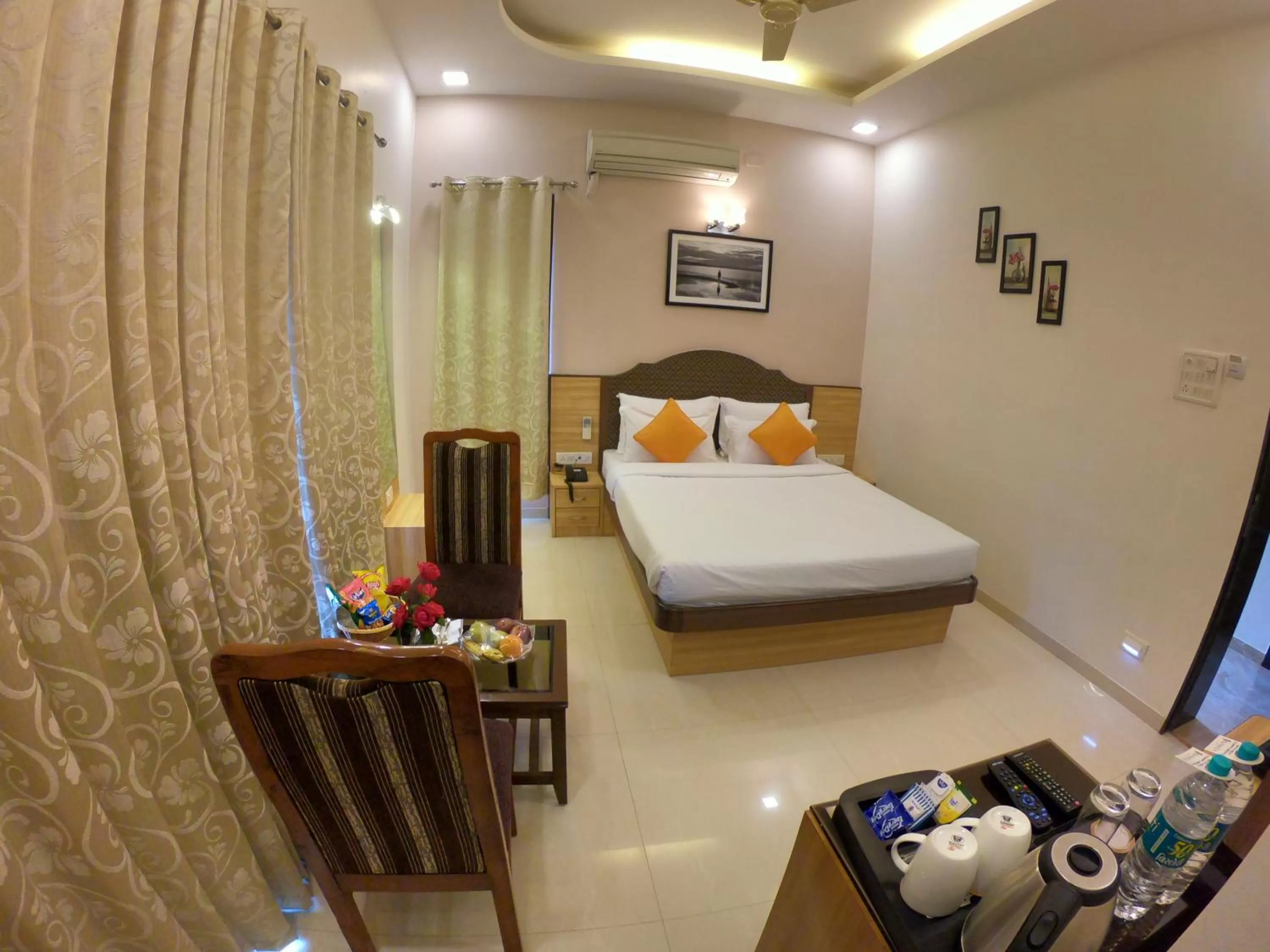 Photo of the whole room, Bed in Jivanta Mahabaleshwar