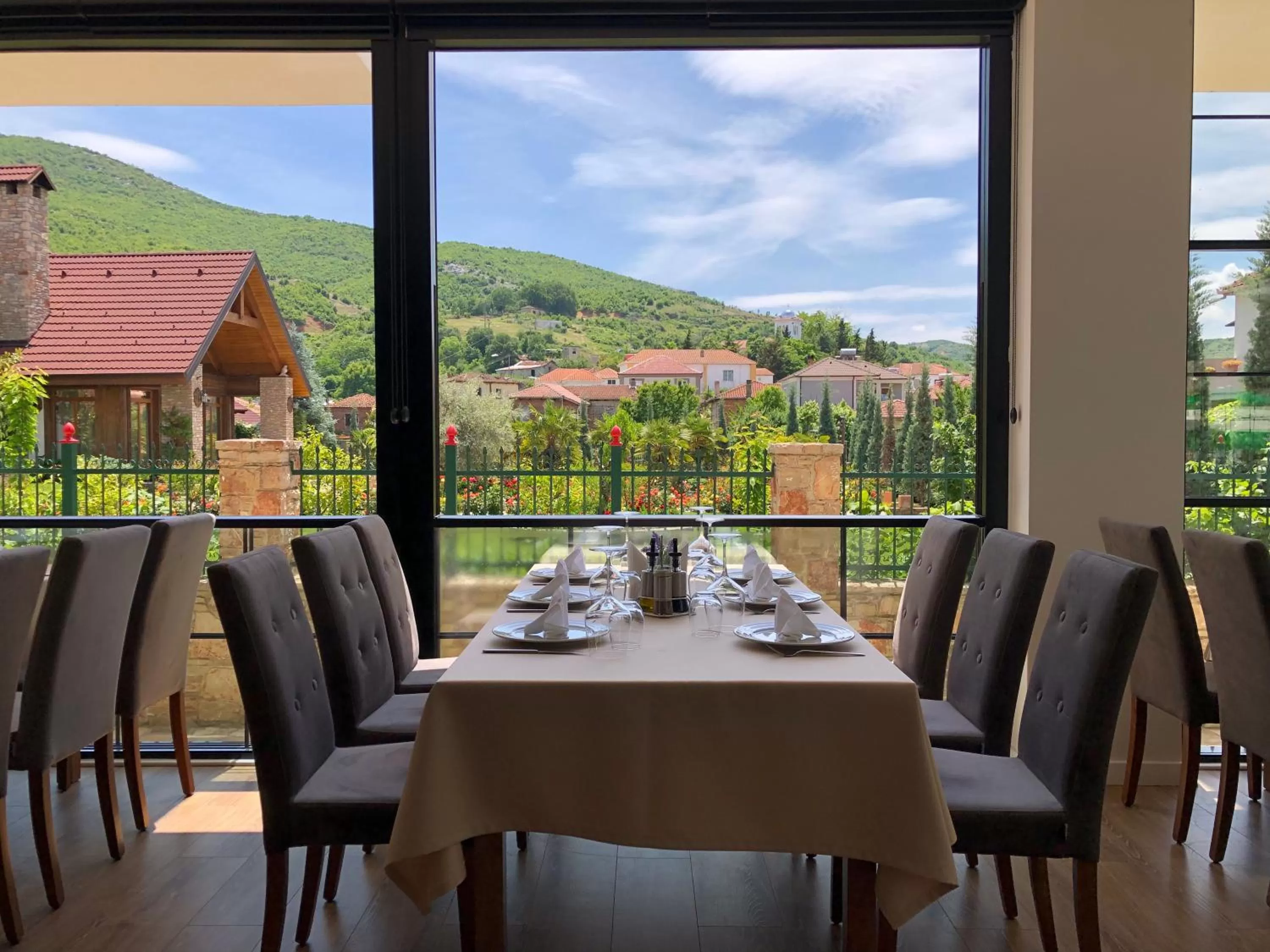 Restaurant/places to eat in Grand Hotel Pogradec