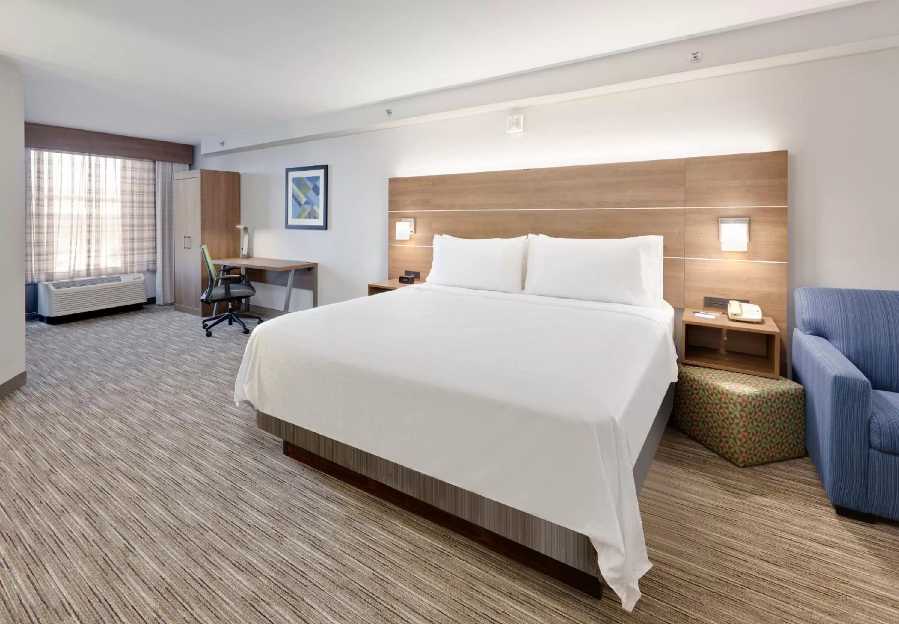 Photo of the whole room, Bed in Holiday Inn Express & Suites Irving Conv Ctr - Las Colinas by IHG