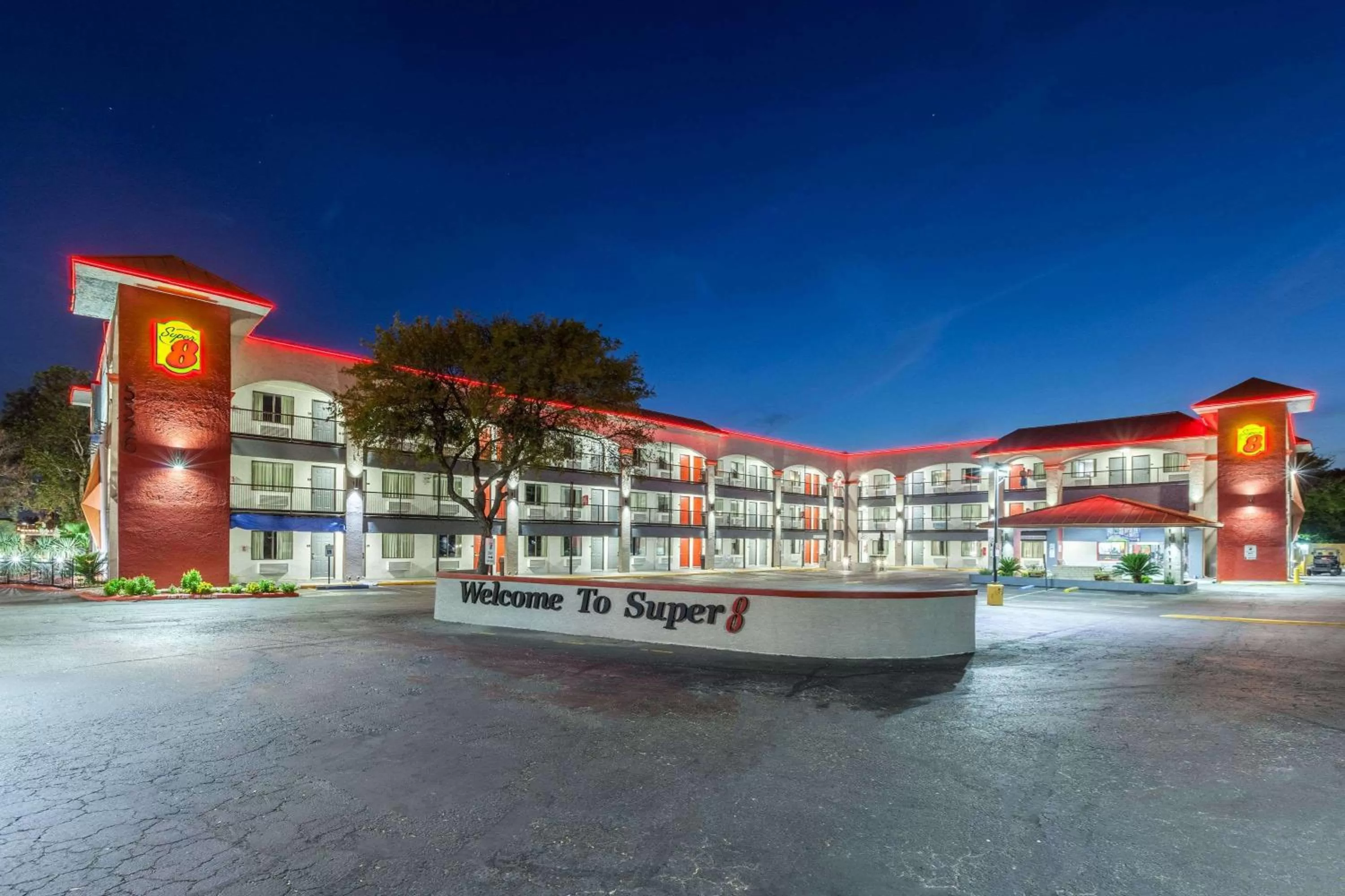 Property building in Super 8 by Wyndham Austin University/Downtown Area