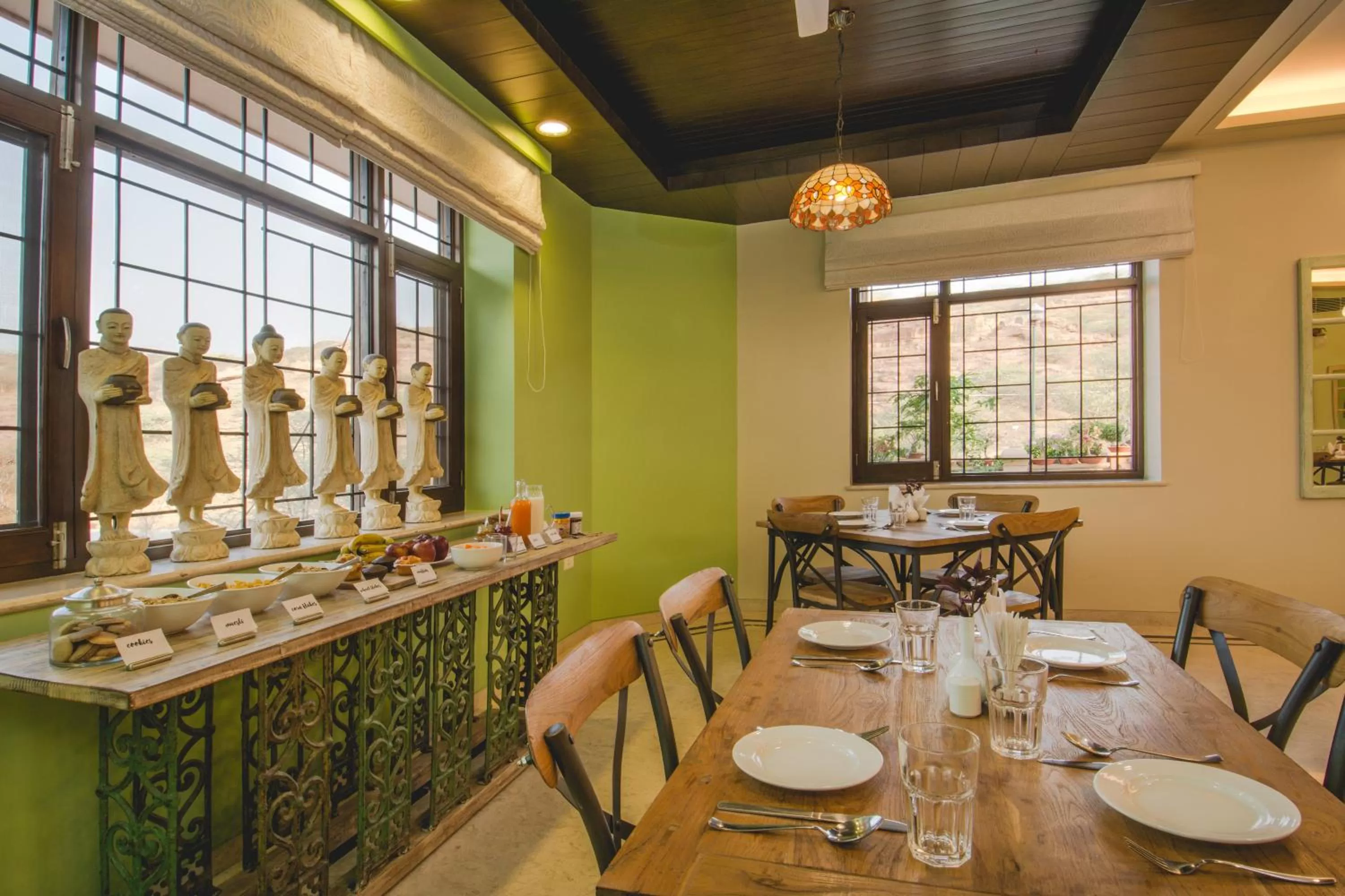 Breakfast in The Almond Tree