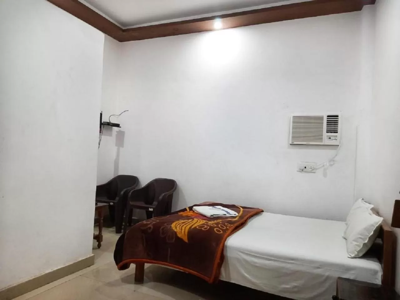 Bedroom, Bed in STAYMAKER Hotel Raj Ganga