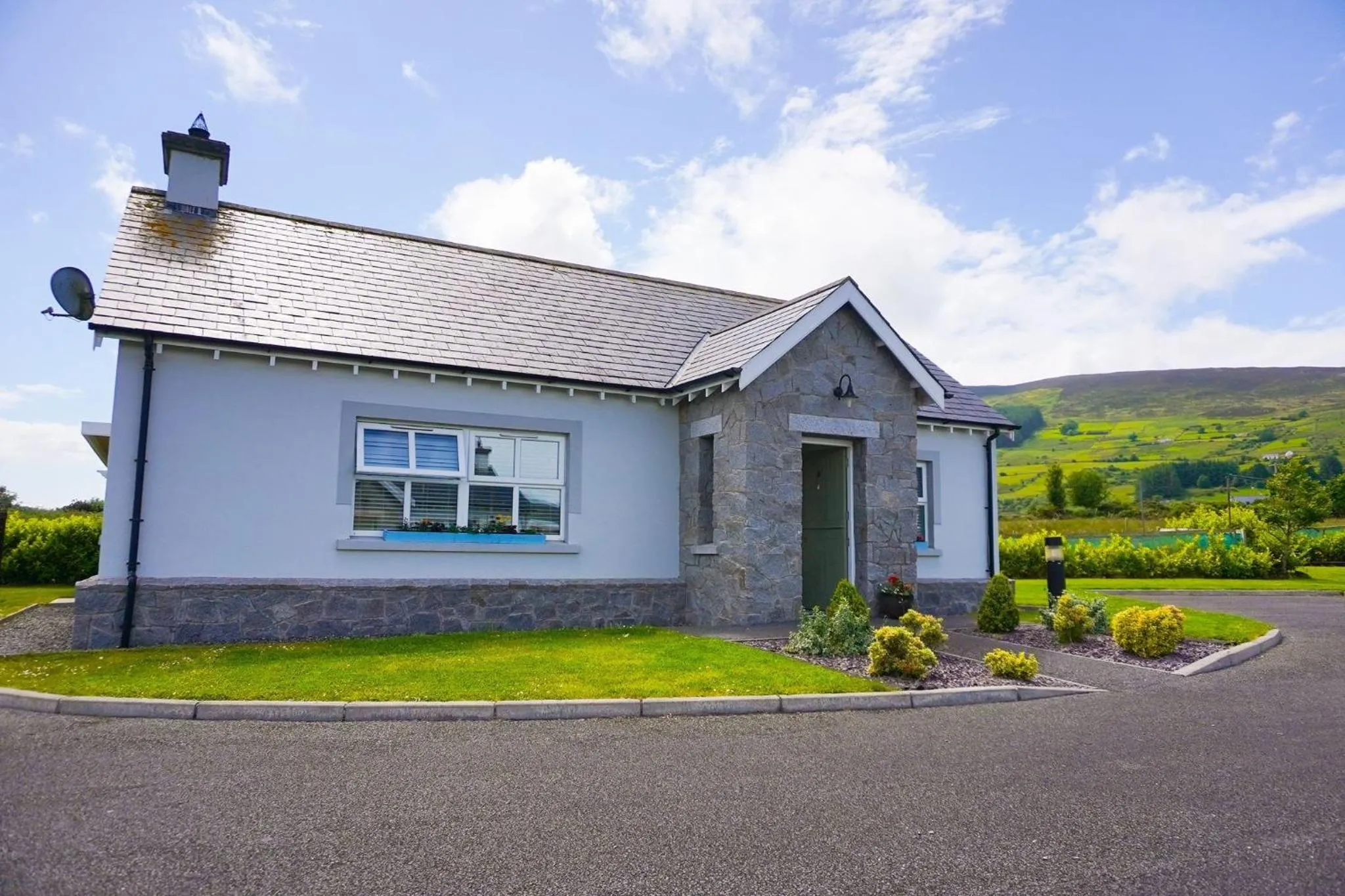 Property building in Clonlum Holiday Cottages
