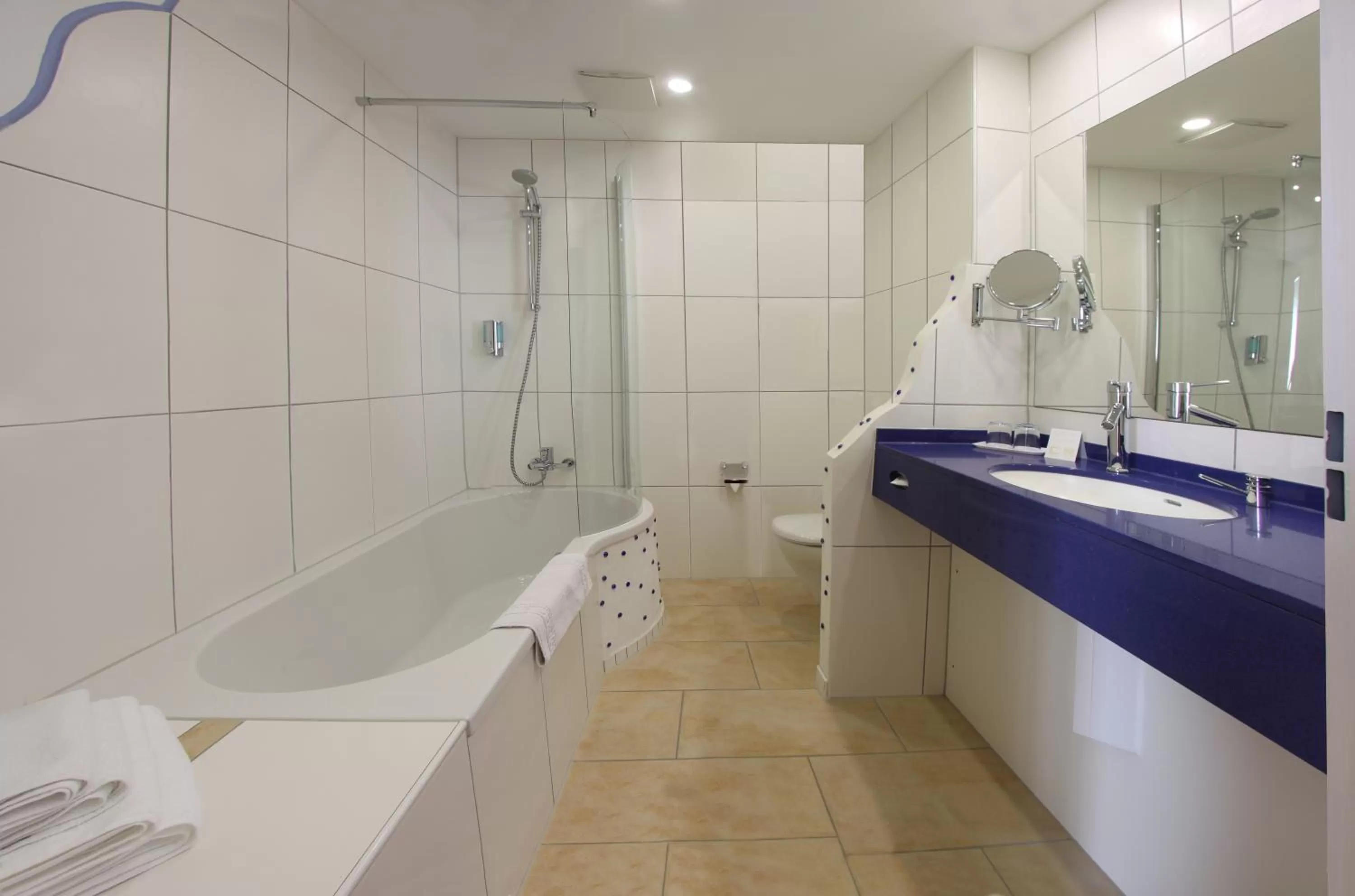 Bathroom in Hotel zur Pfalz