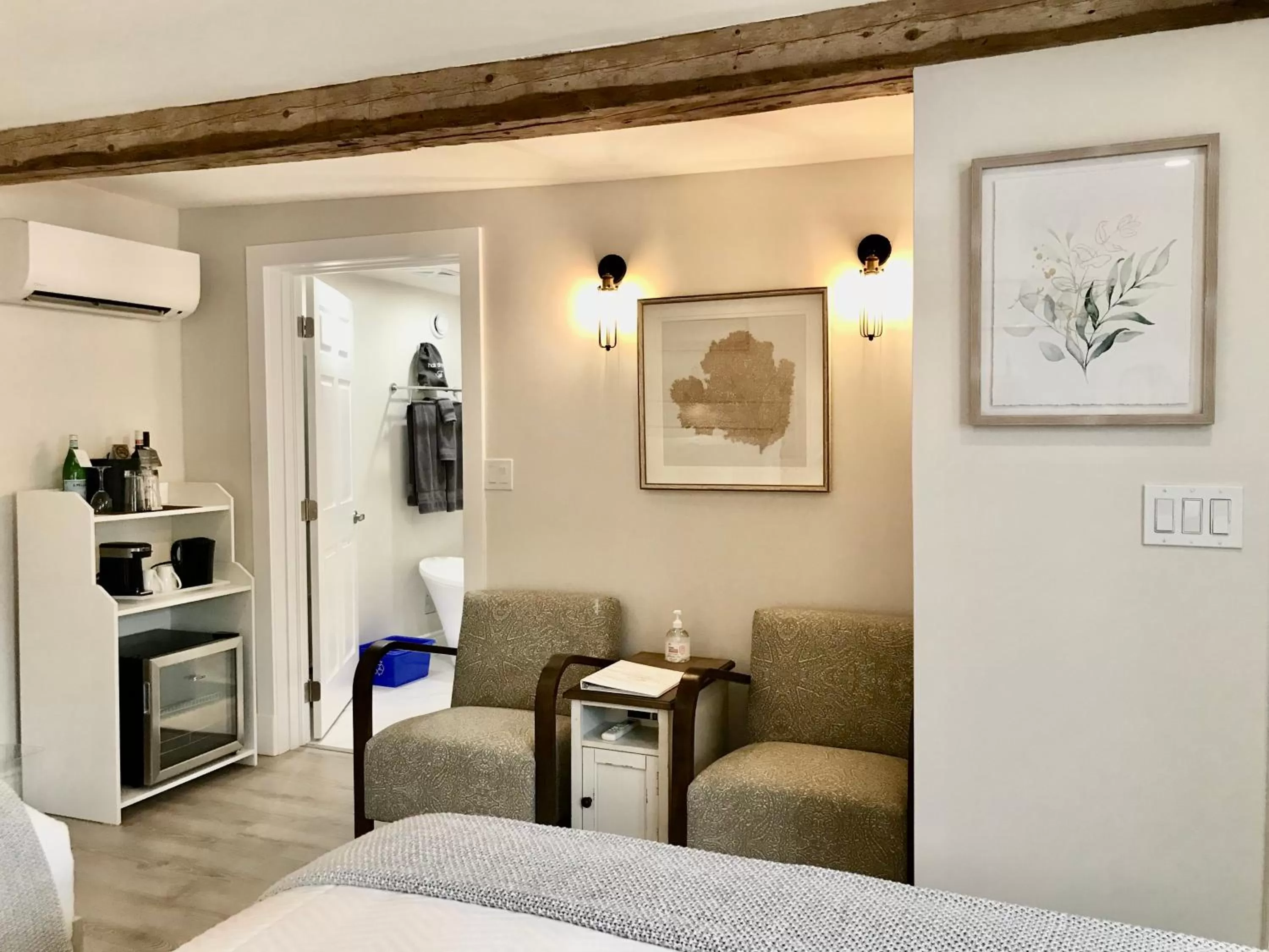 Seating area in Tattingstone Inn