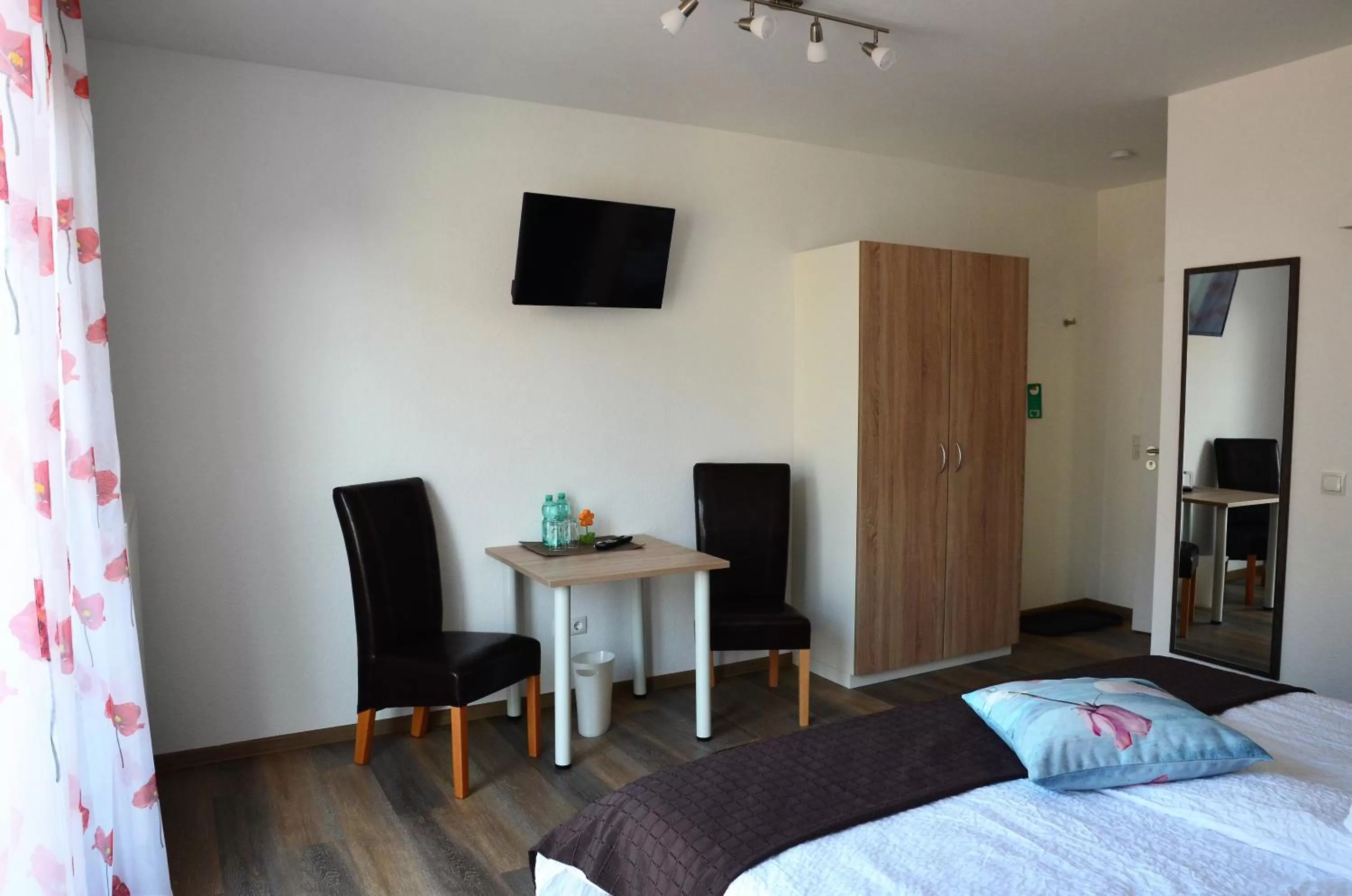 Photo of the whole room, TV/Entertainment Center in Gästehaus Am Hochsimmer