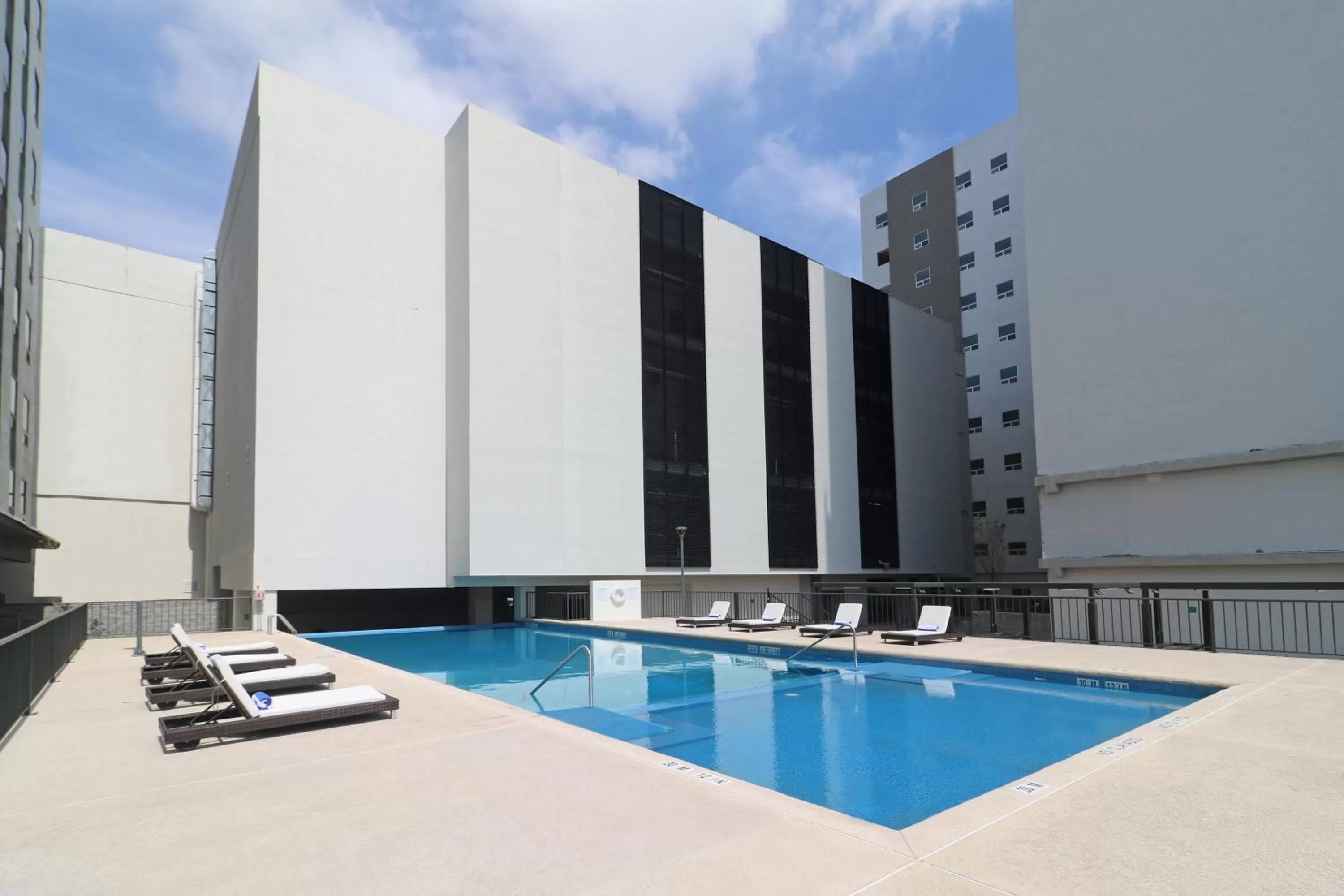 Swimming pool in Holiday Inn & Suites Monterrey Apodaca Zona Airport, an IHG hotel