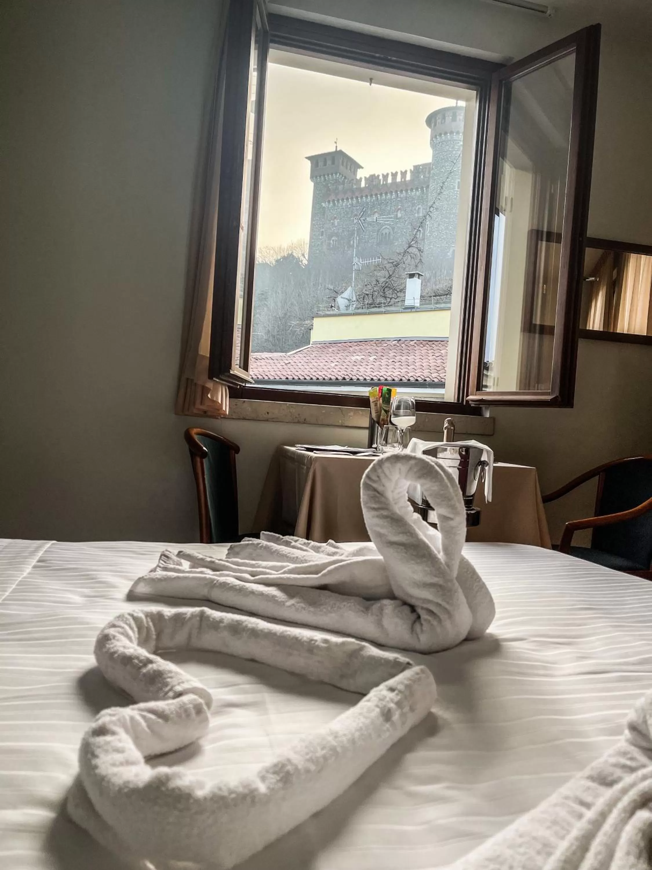 City view, Bed in Hotel Elefante