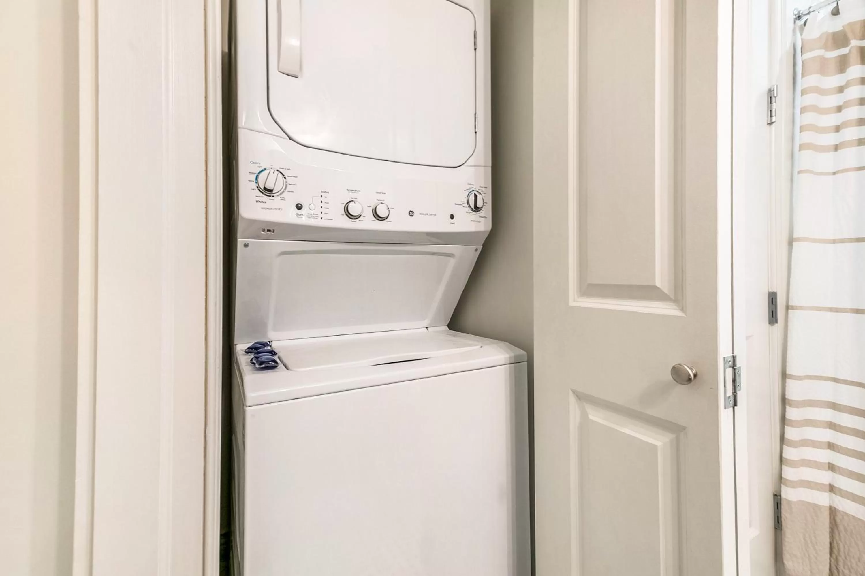 Area and facilities in 1 and 2 BR Private Condos Steps Away From French Quarter