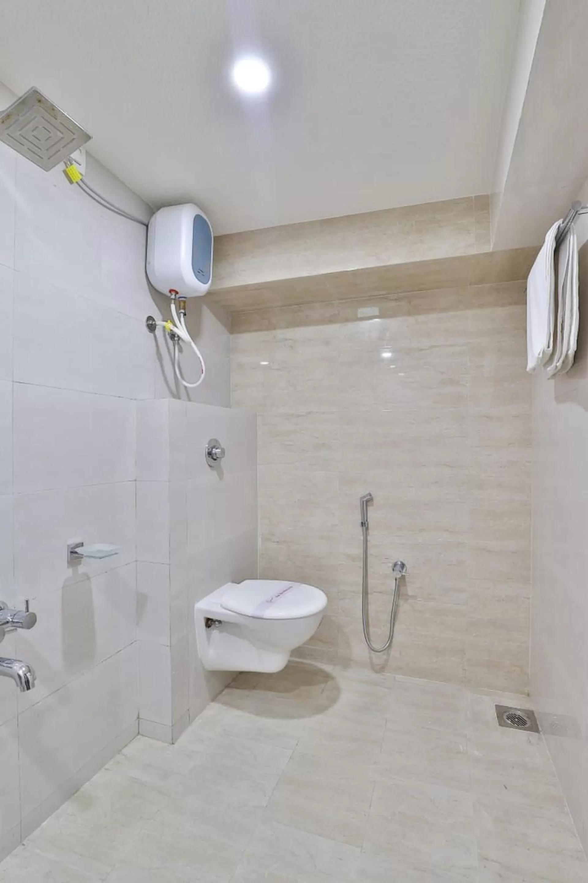 Bathroom in Hotel Nice RAILWAY STATION