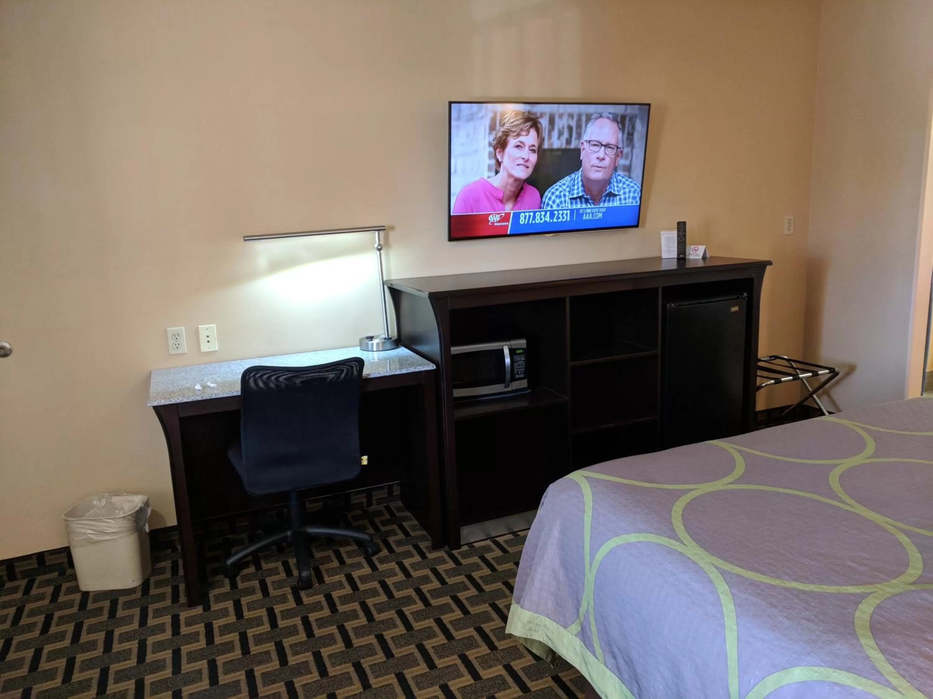 TV and multimedia in Super 8 by Wyndham Willowbrook Houston