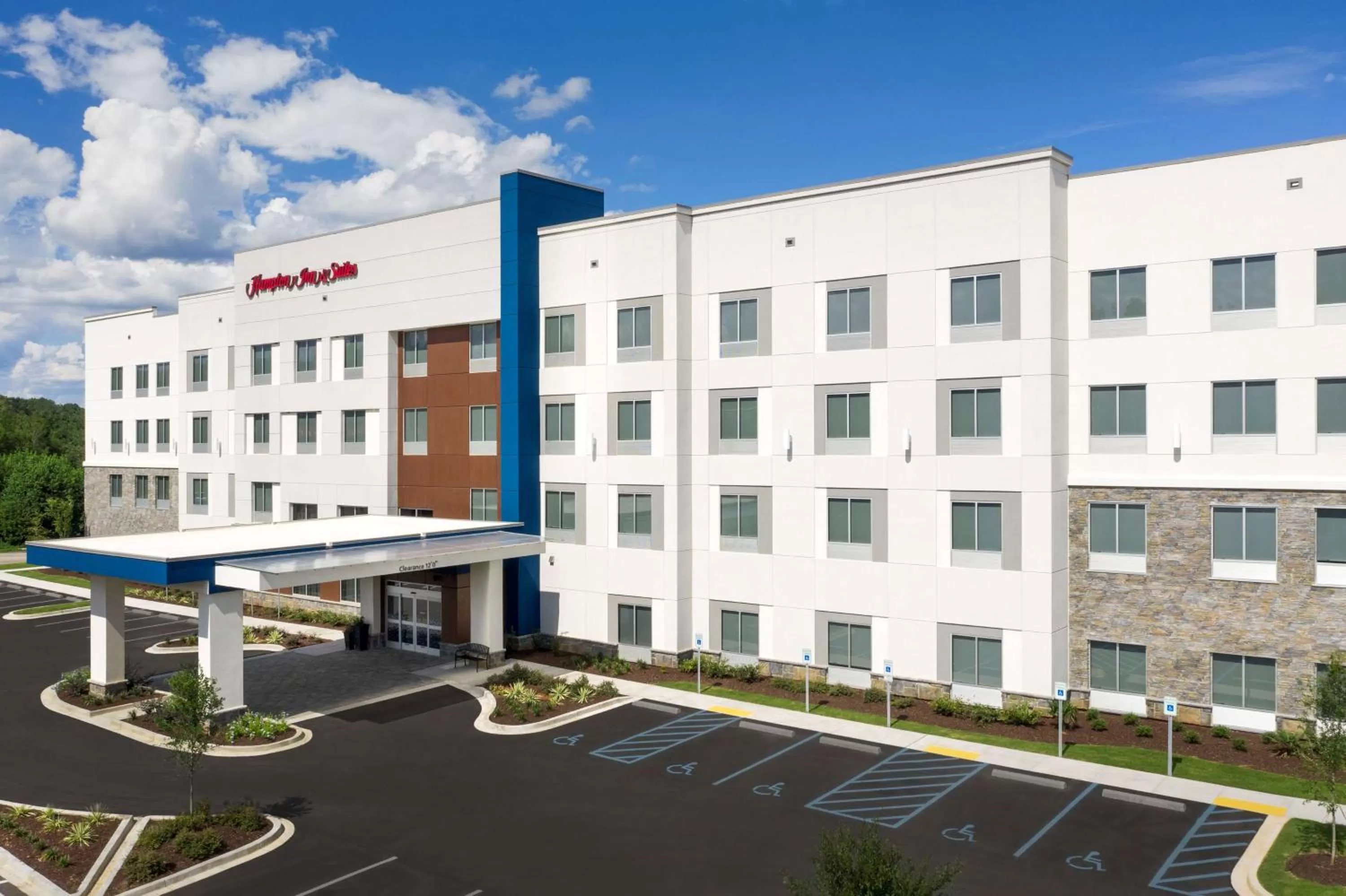 Property building in Hampton Inn & Suites Lexington