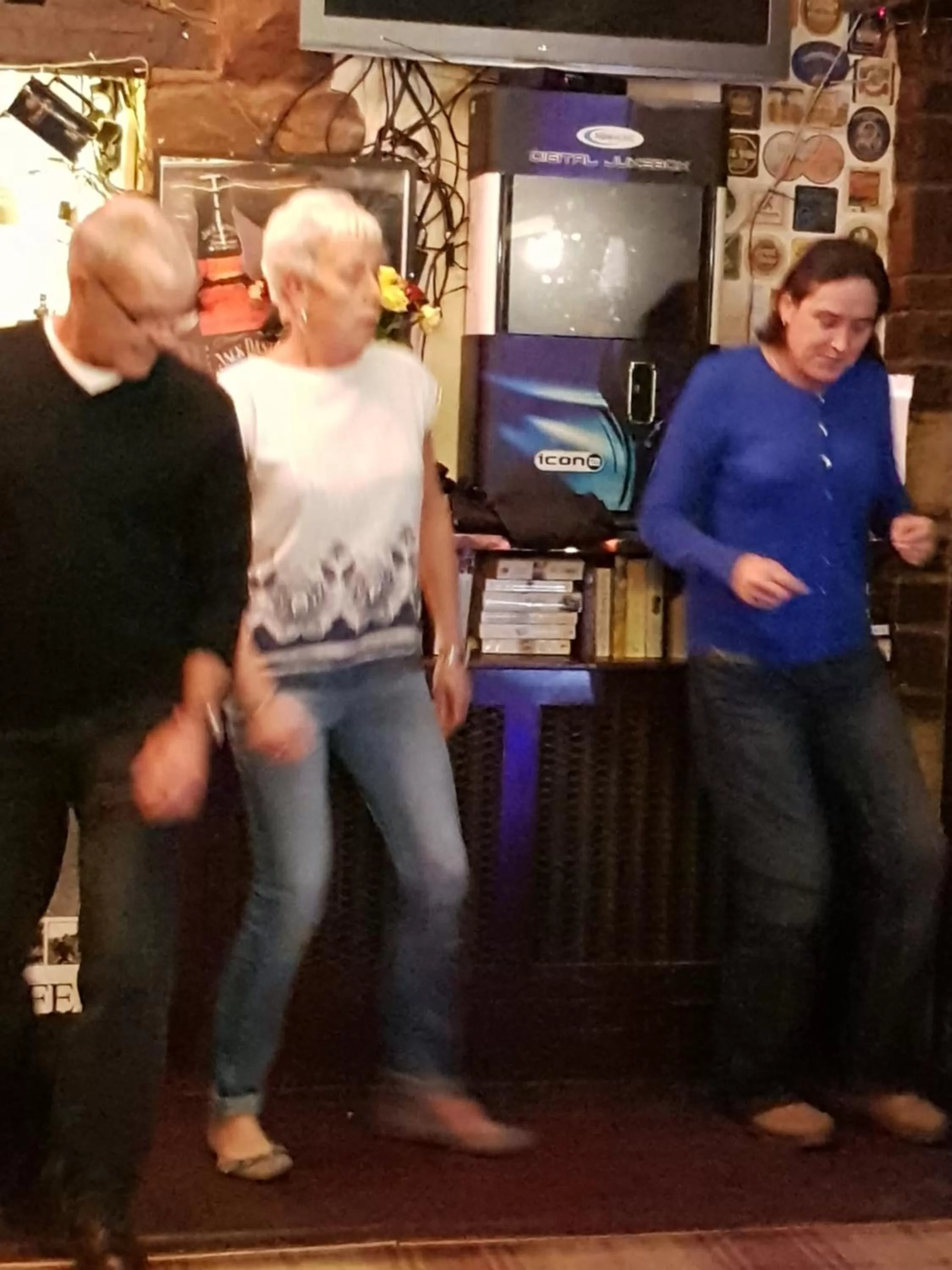 the jackdaw pub SELF CATERING STATIC CARAVAN free breakfast supplied