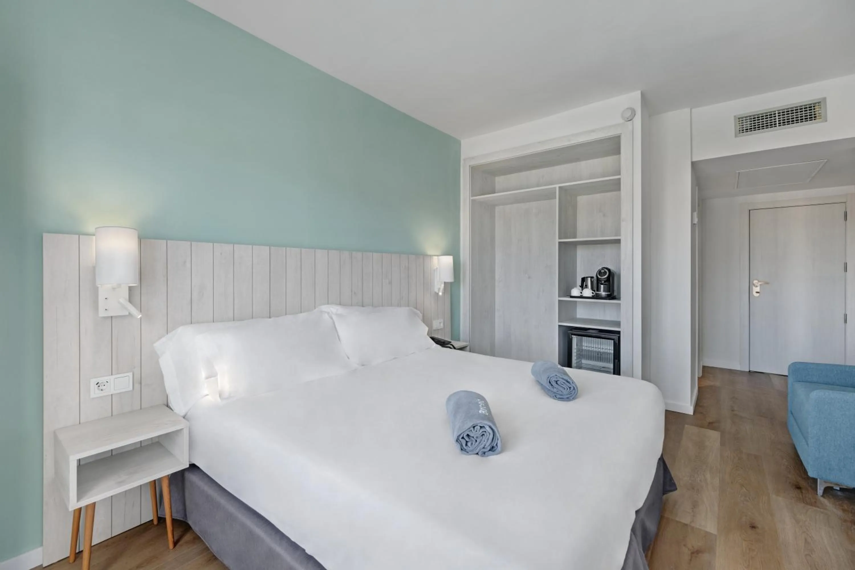 Bedroom, Bed in Barceló Ponent Beach