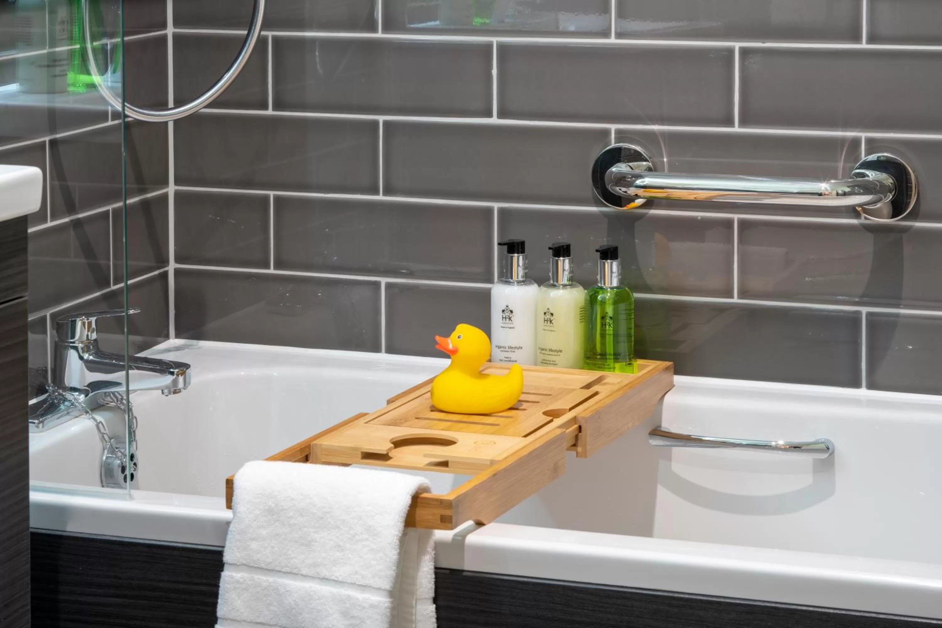 Bathroom in The George Hotel, Amesbury, Wiltshire - The Coaching Inn Group