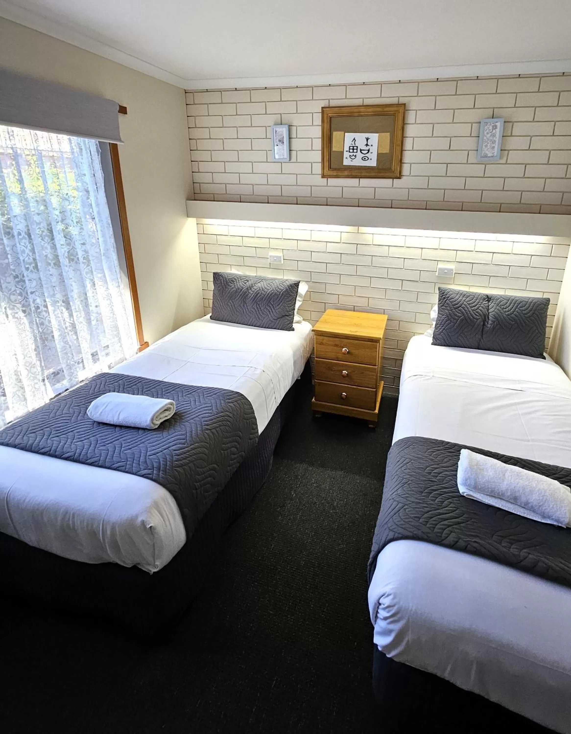 Bed in Alfred Motor Inn