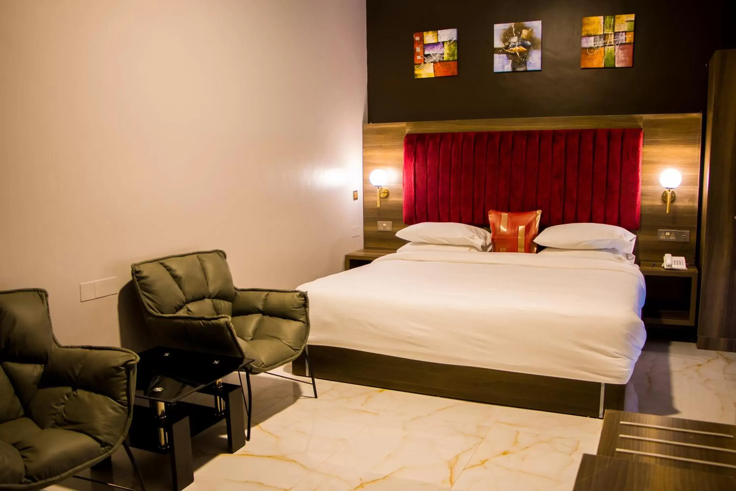 Deluxe King Room in Hotel Horizon Entebbe Deluxe King Room in Hotel Horizon Entebbe