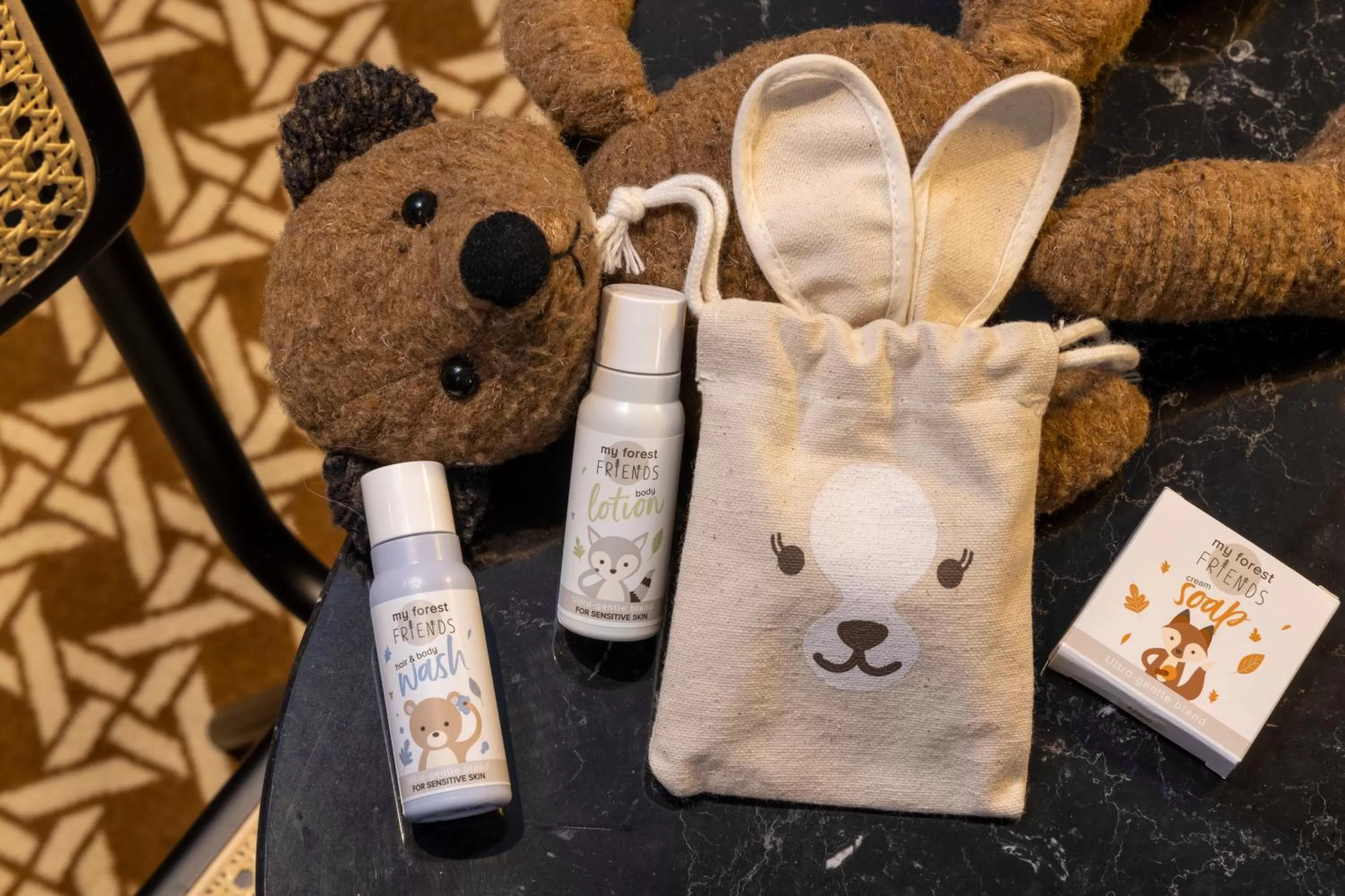 children in Hotel Bloum