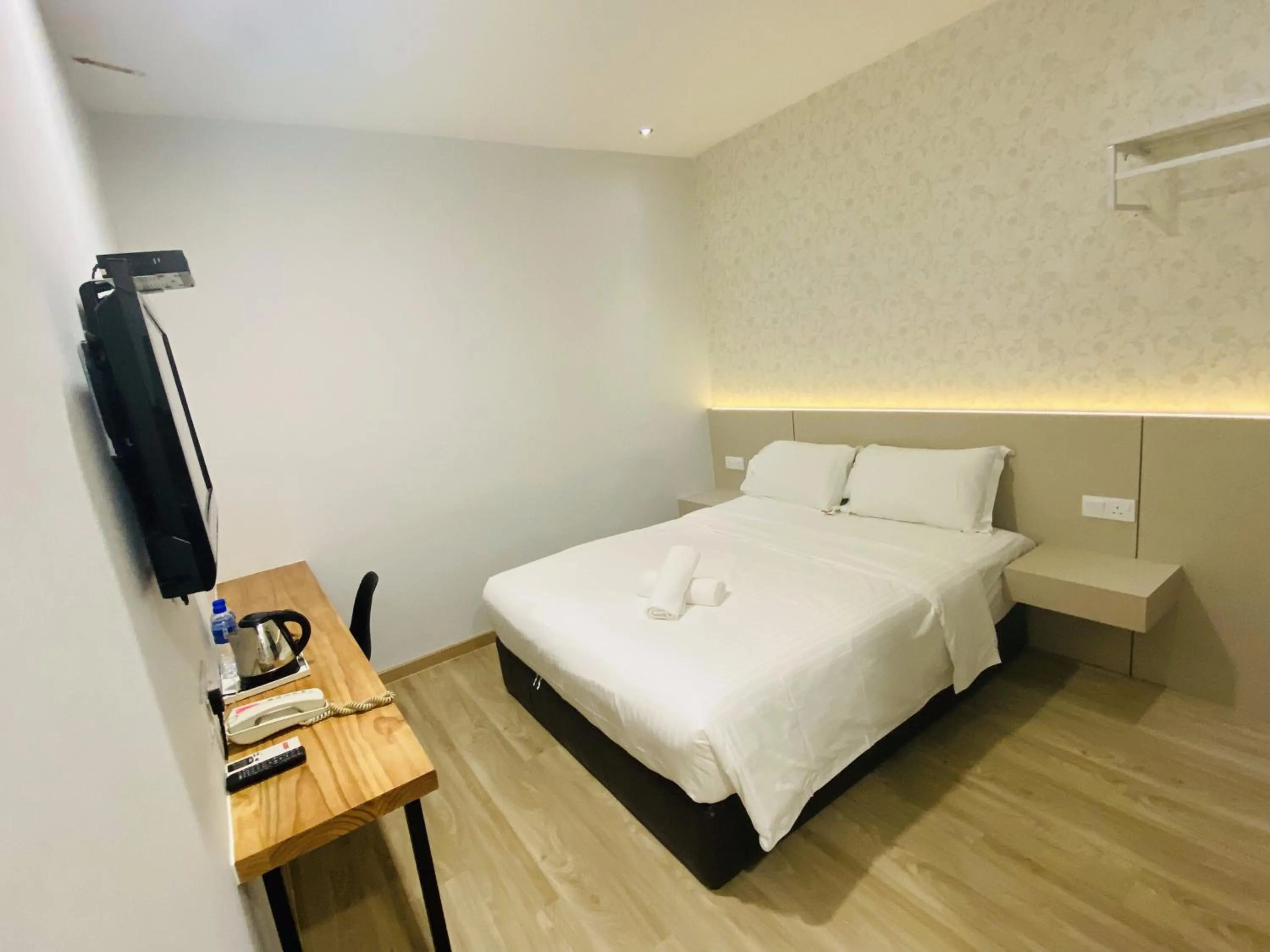 Photo of the whole room, Bed in Hotel U and Me