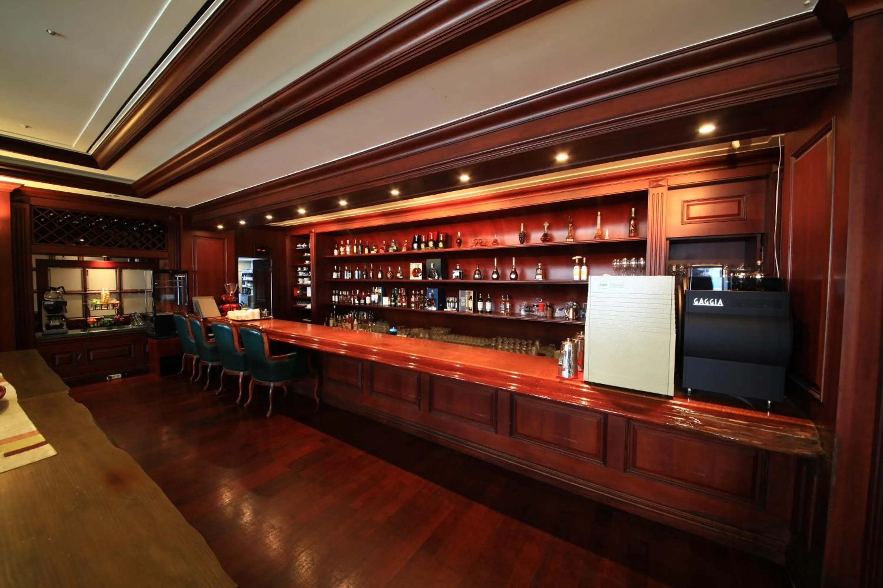 Restaurant/places to eat in Asia Lakeside Hotel