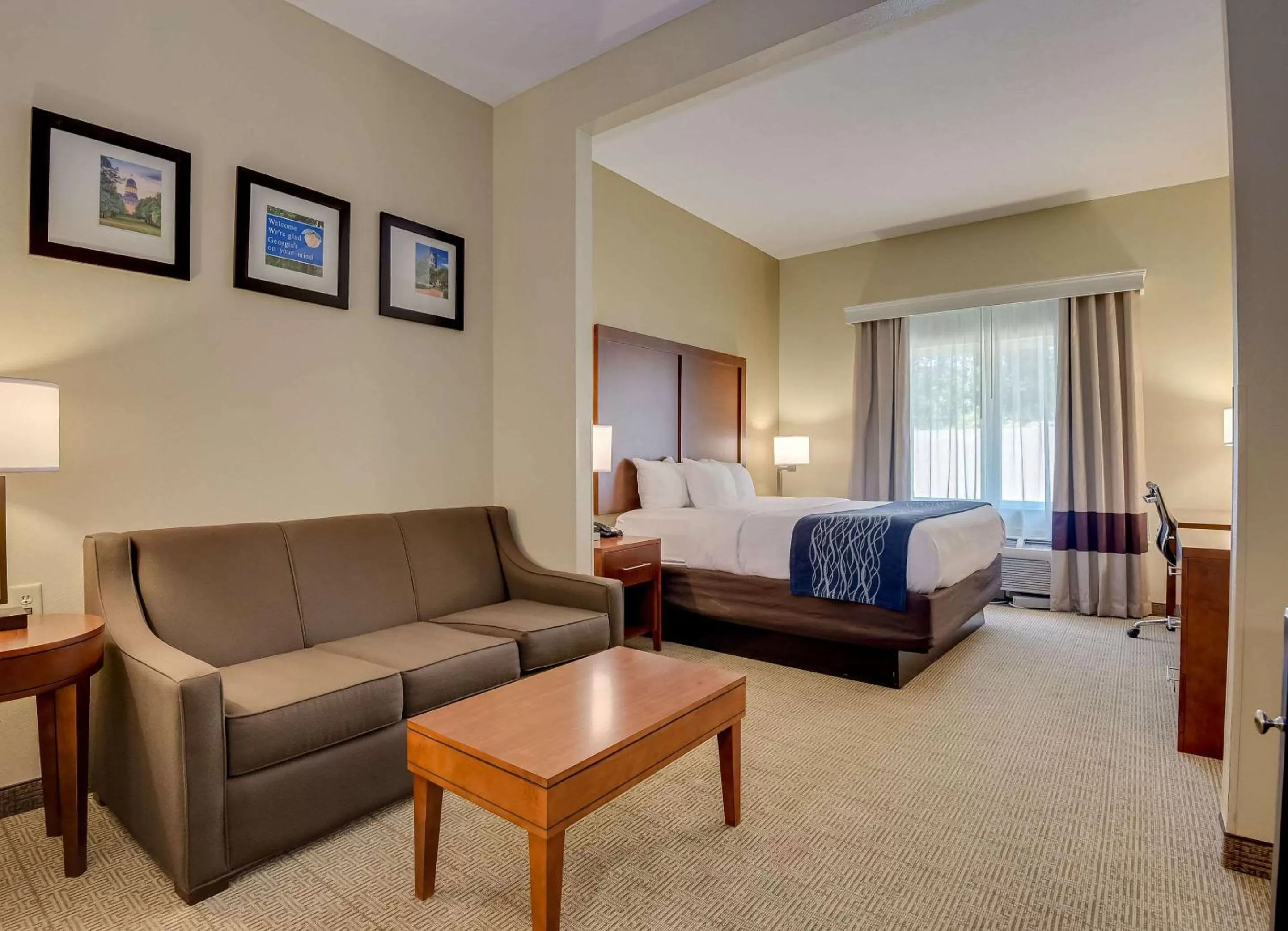 King Suite with Roll-In Shower - Accessible/Non-Smoking in Comfort Inn & Suites Gordon HWY