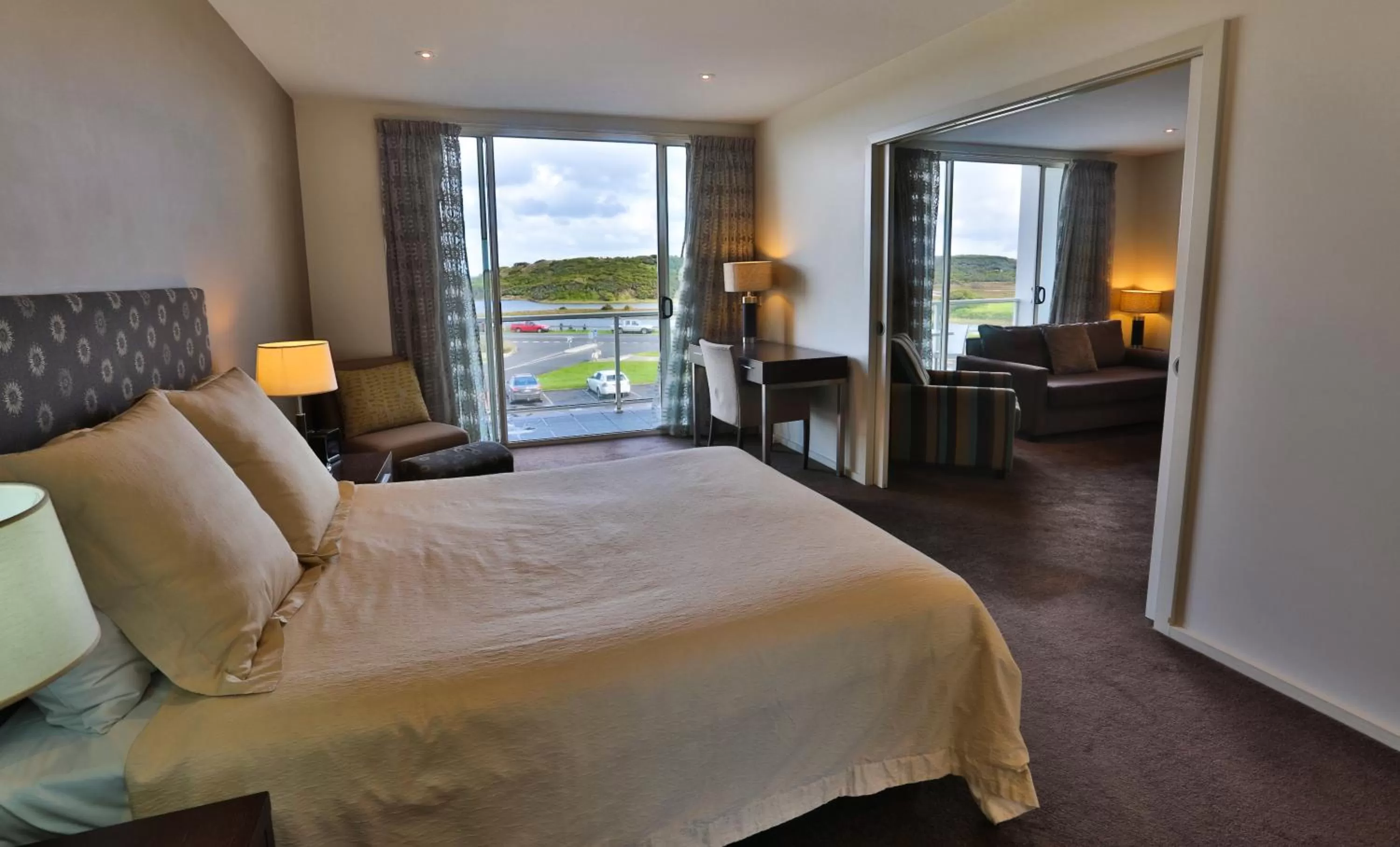 Bedroom, Bed in Lady Bay Resort