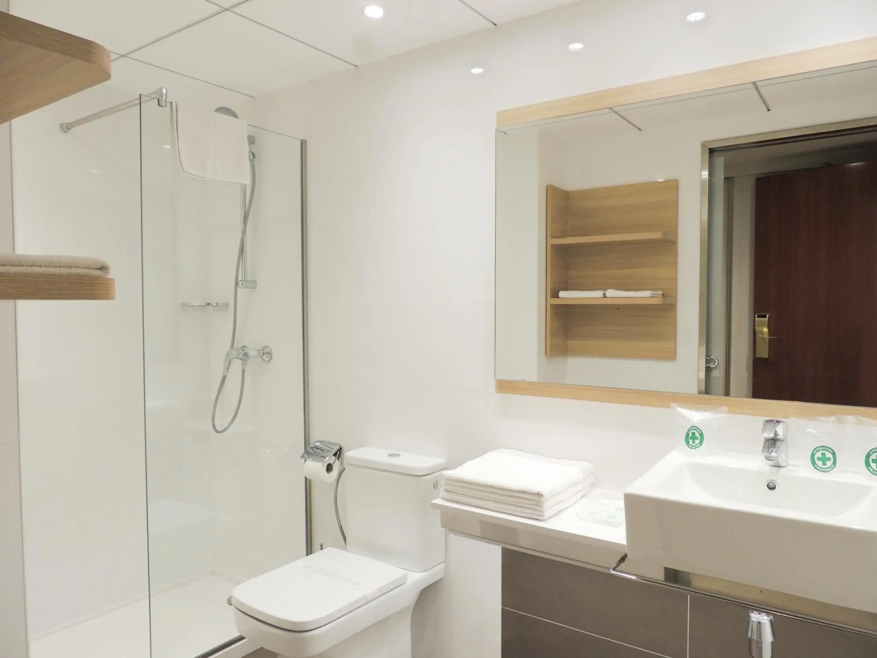 Quadruple Room (2 Adults + 2 Children) in Hotel Cesar Augustus Quadruple Room (2 Adults + 2 Children) in Hotel Cesar Augustus