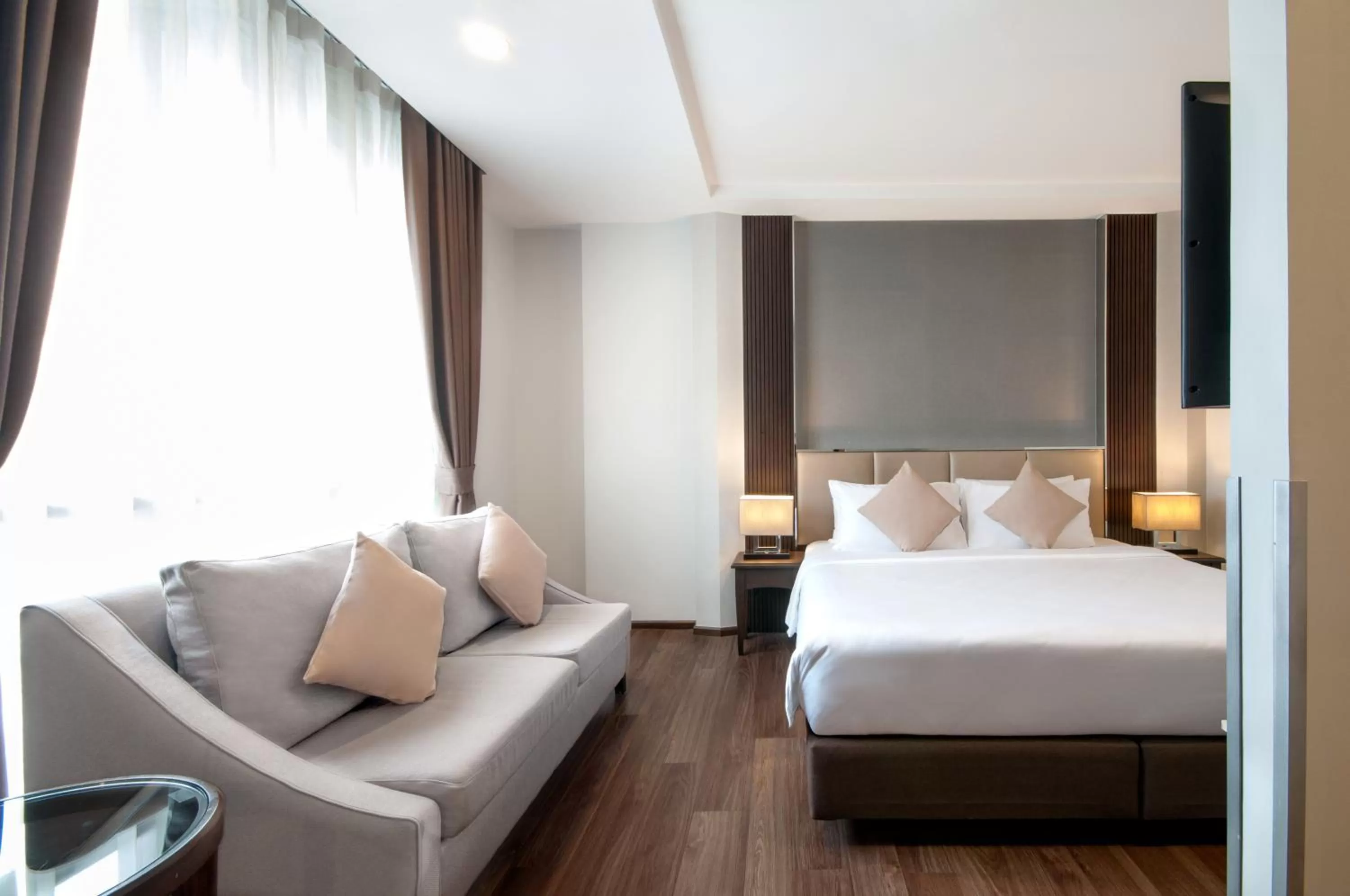 Bedroom, Bed in SureStay Plus by Best Western Sukhumvit 2